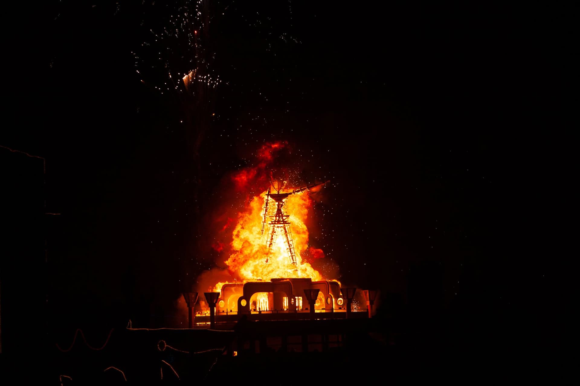 The Pavilion burns, 2006 · 28/80