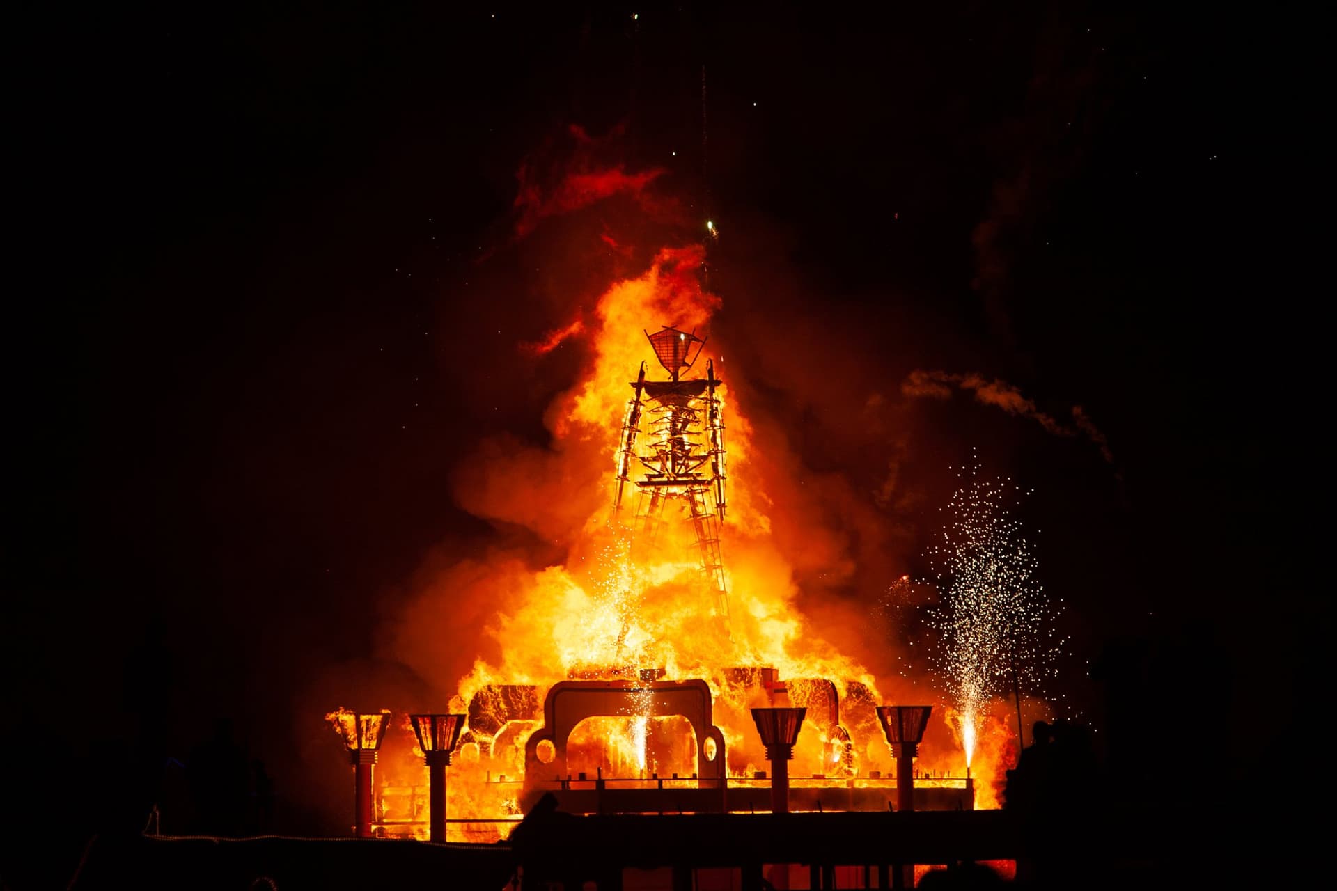 The Pavilion burns, 2006 · 65/80