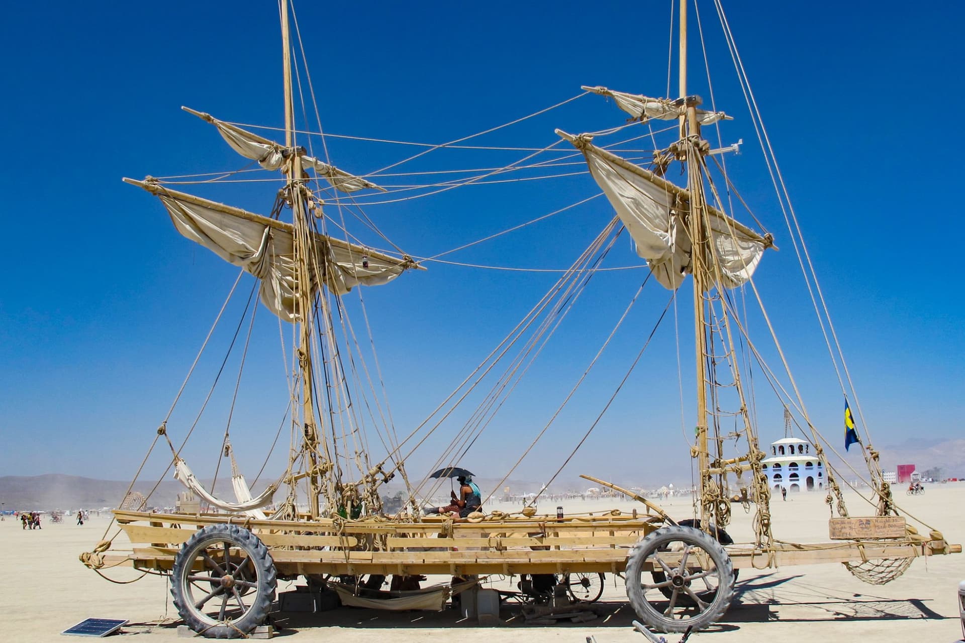The Pier 2 tall-ship art car · 1/3