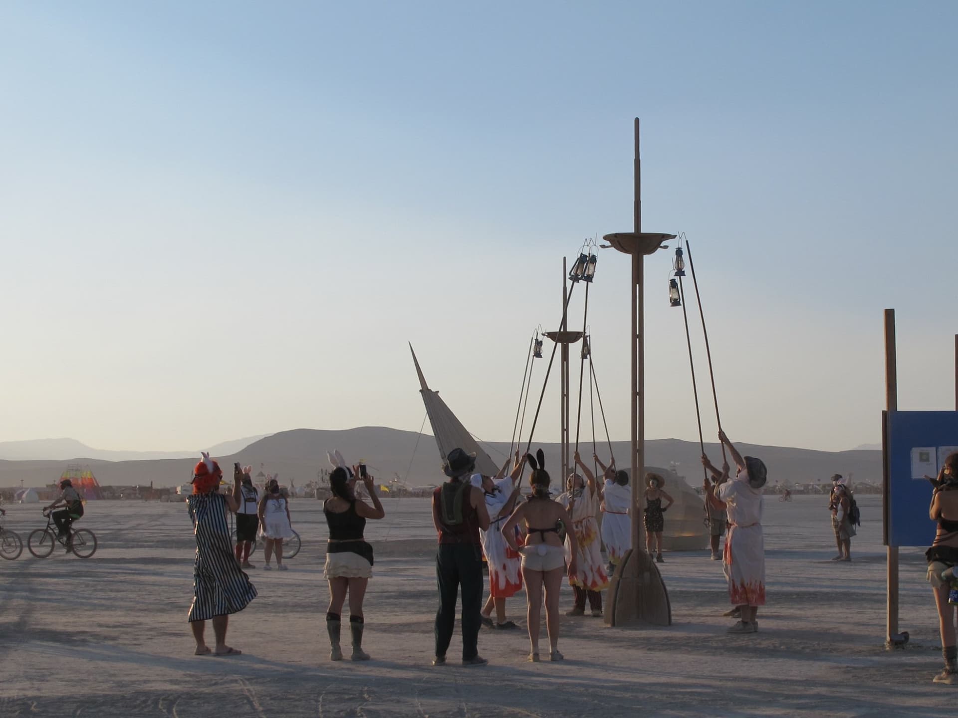 The pole procession · 4/6