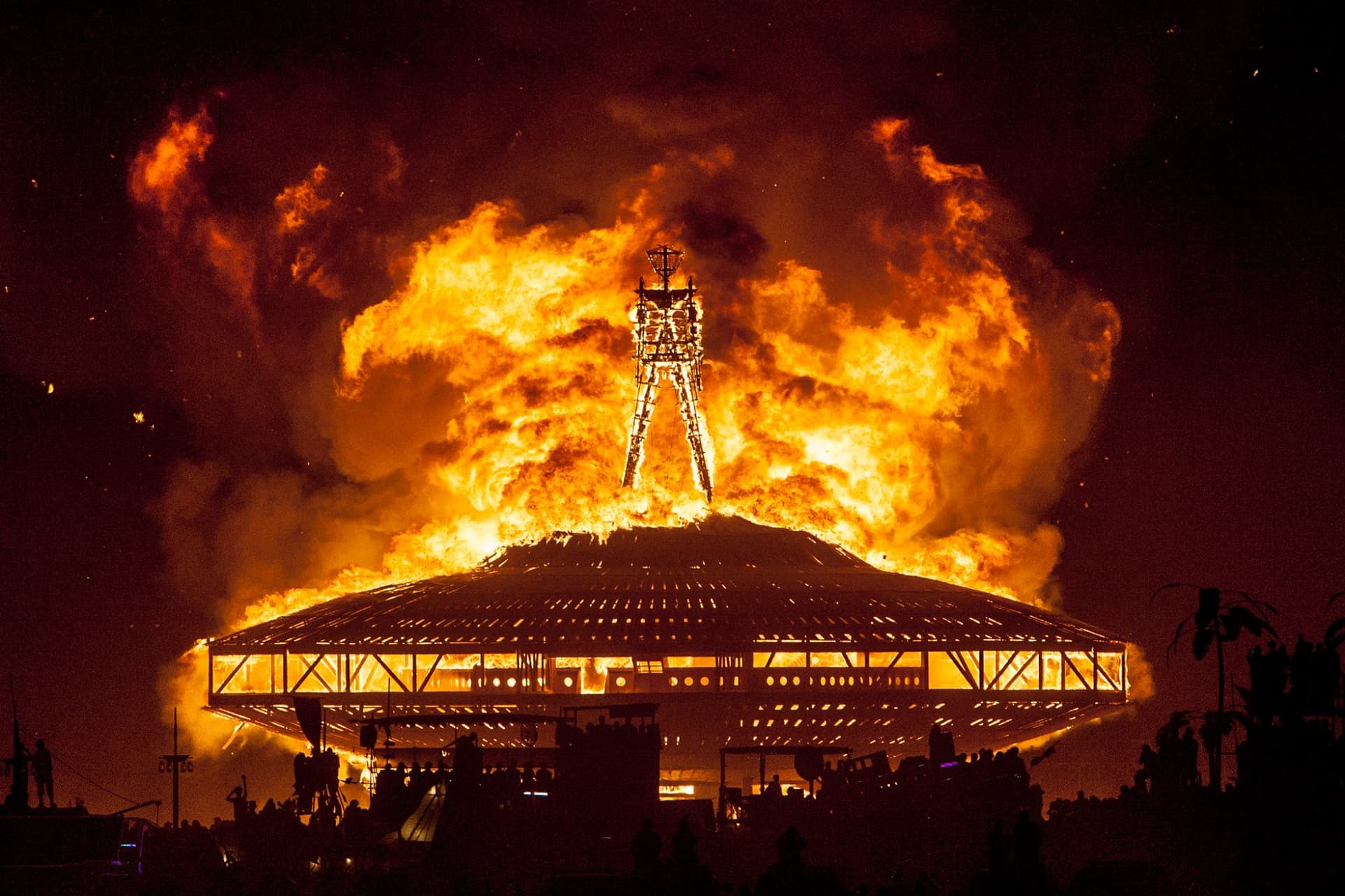 The saucer ablaze · 4/7