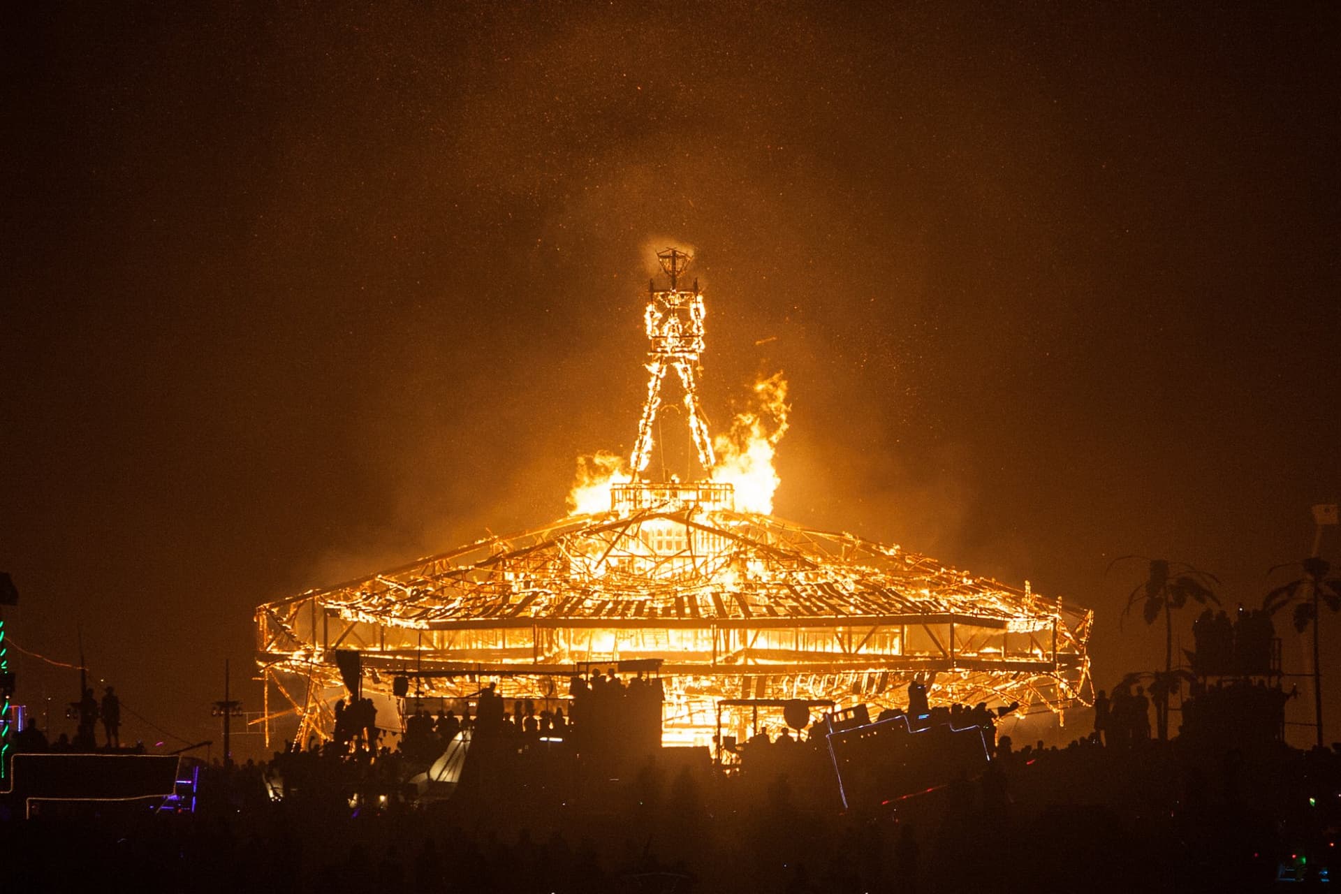The saucer ablaze · 7/7