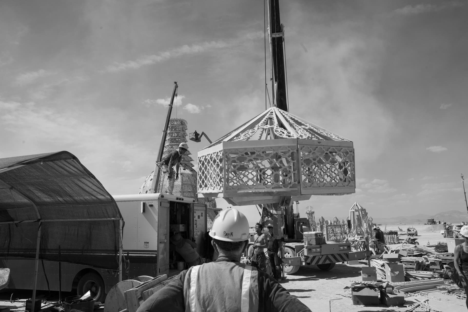 Building the Man on the tower · 5/9