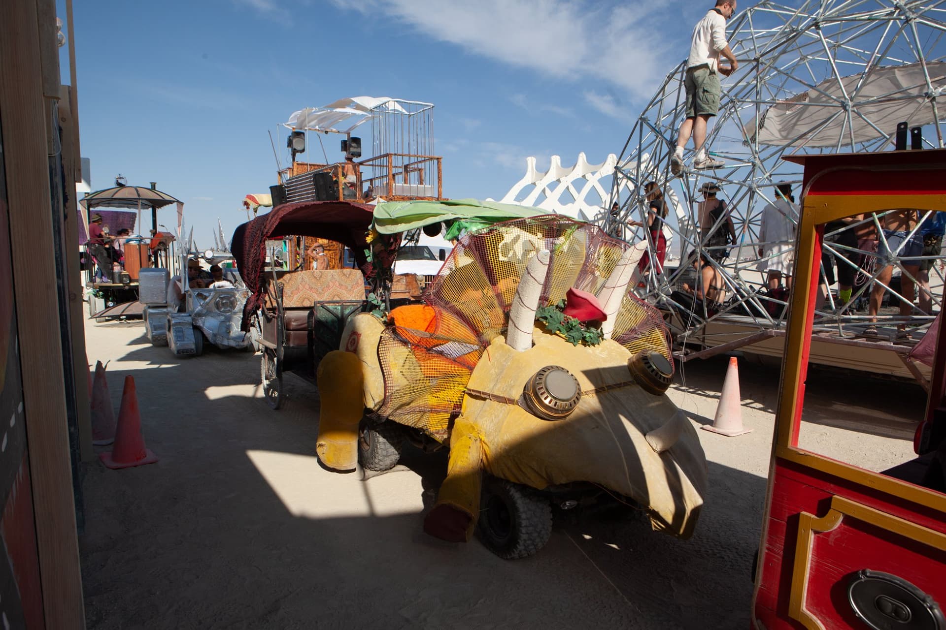 The art-car fleet, day · 7/20