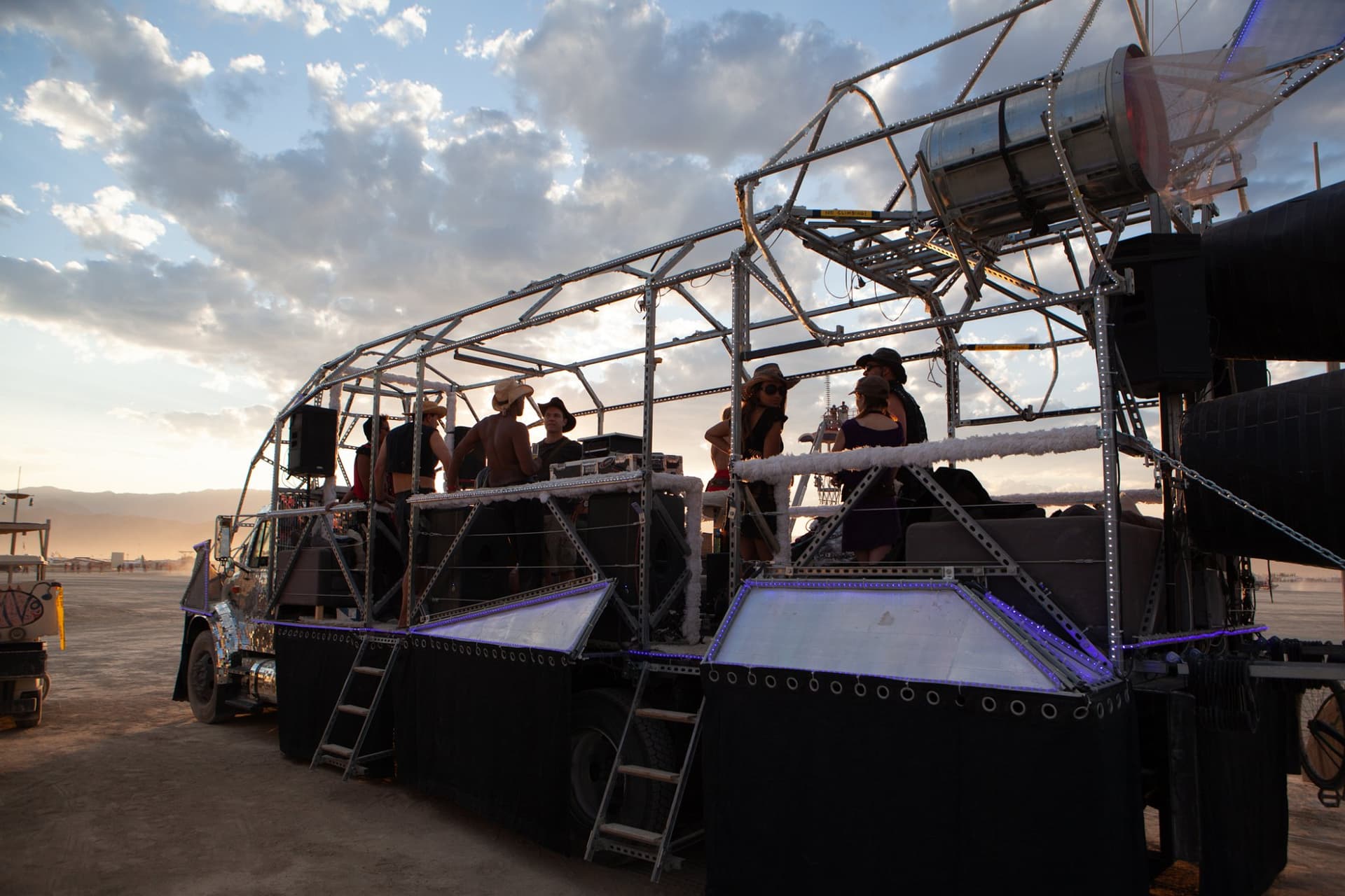 The art-car fleet, day · 14/20