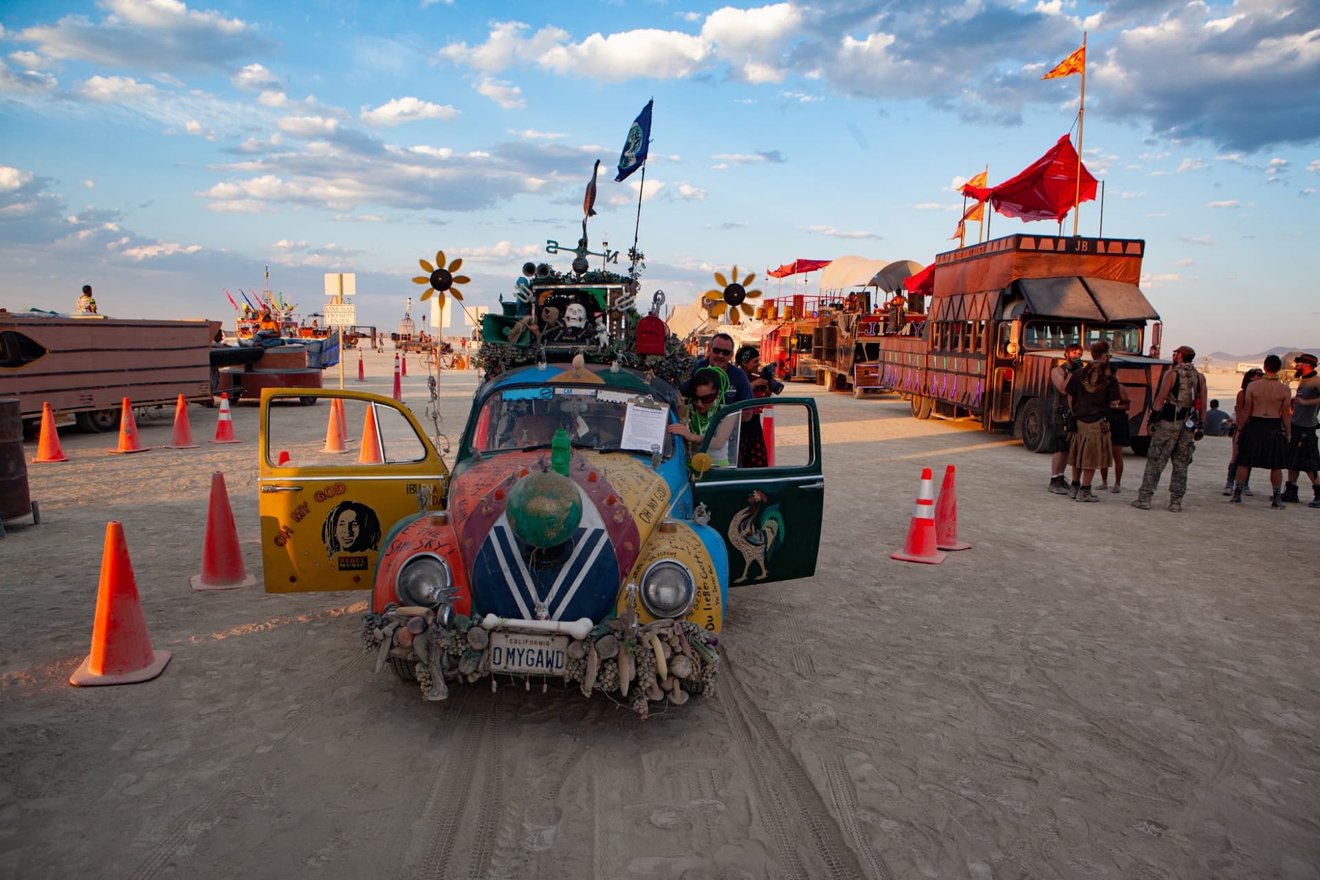 The art-car fleet, day · 16/20