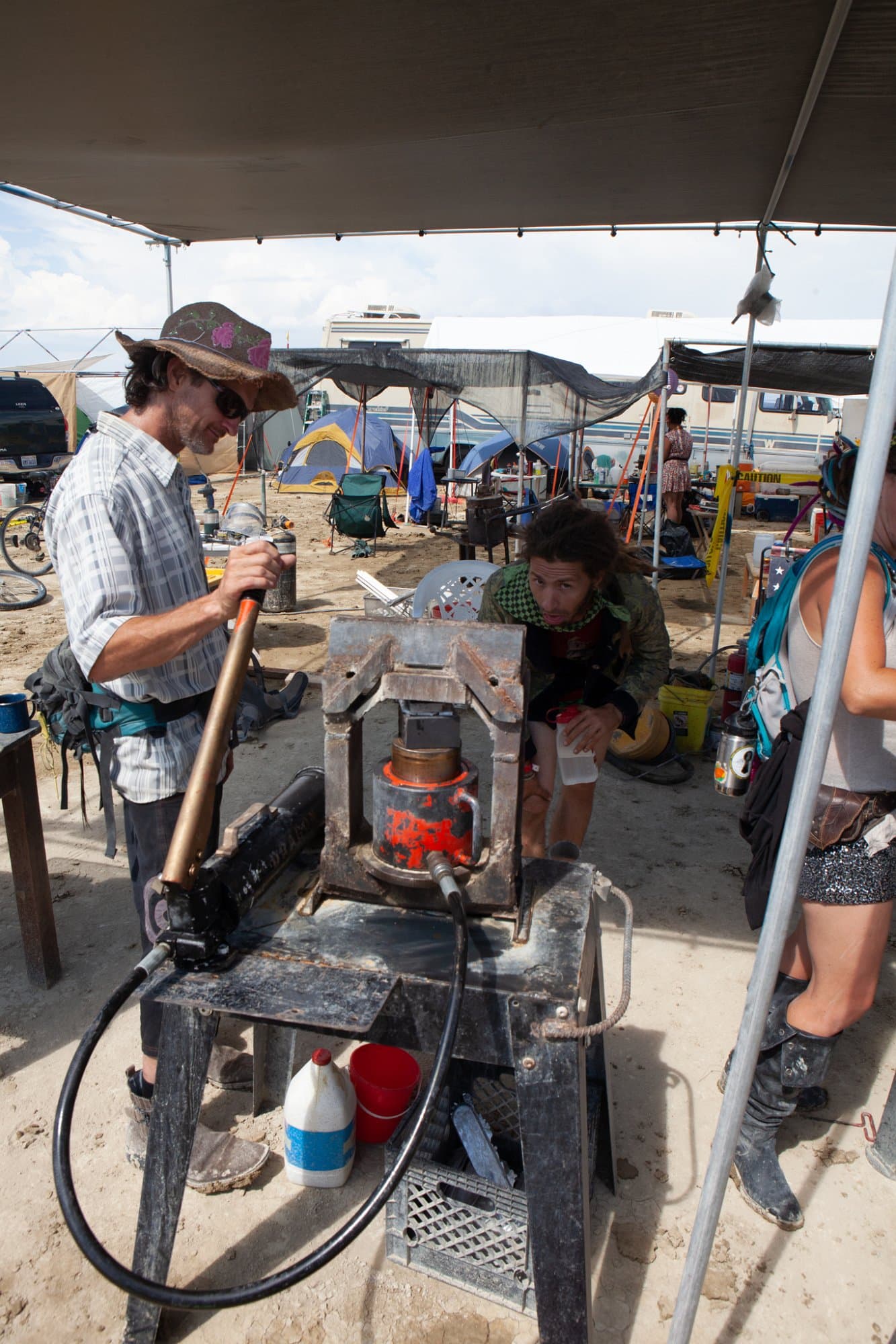 The coin-press camp · 1/14