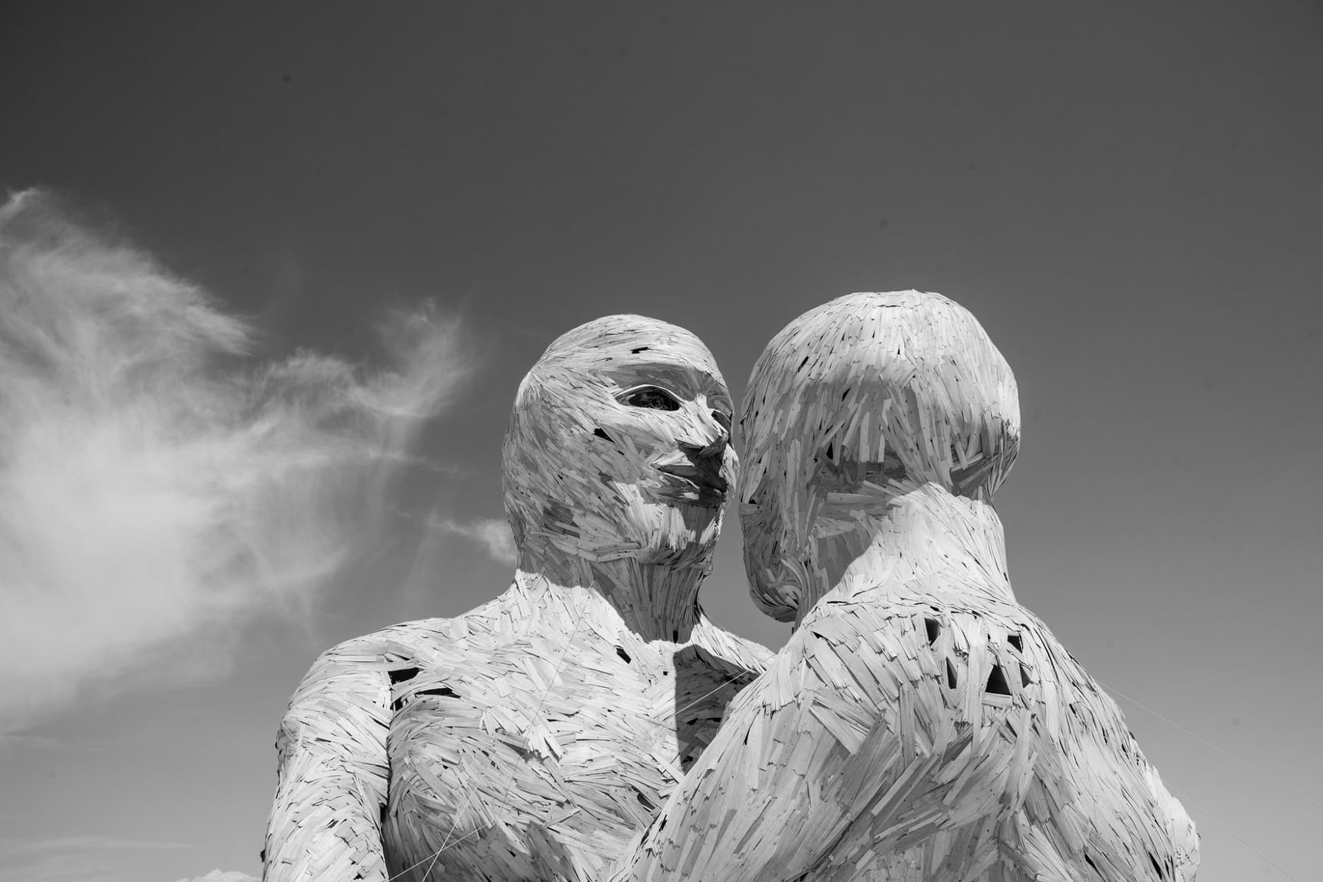 Embrace, close · 3/4