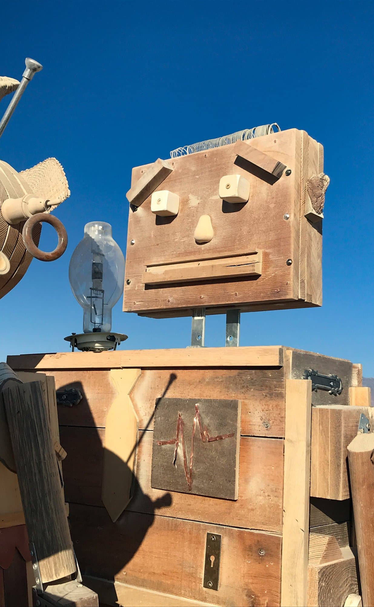 The robot sculptures · 15/17