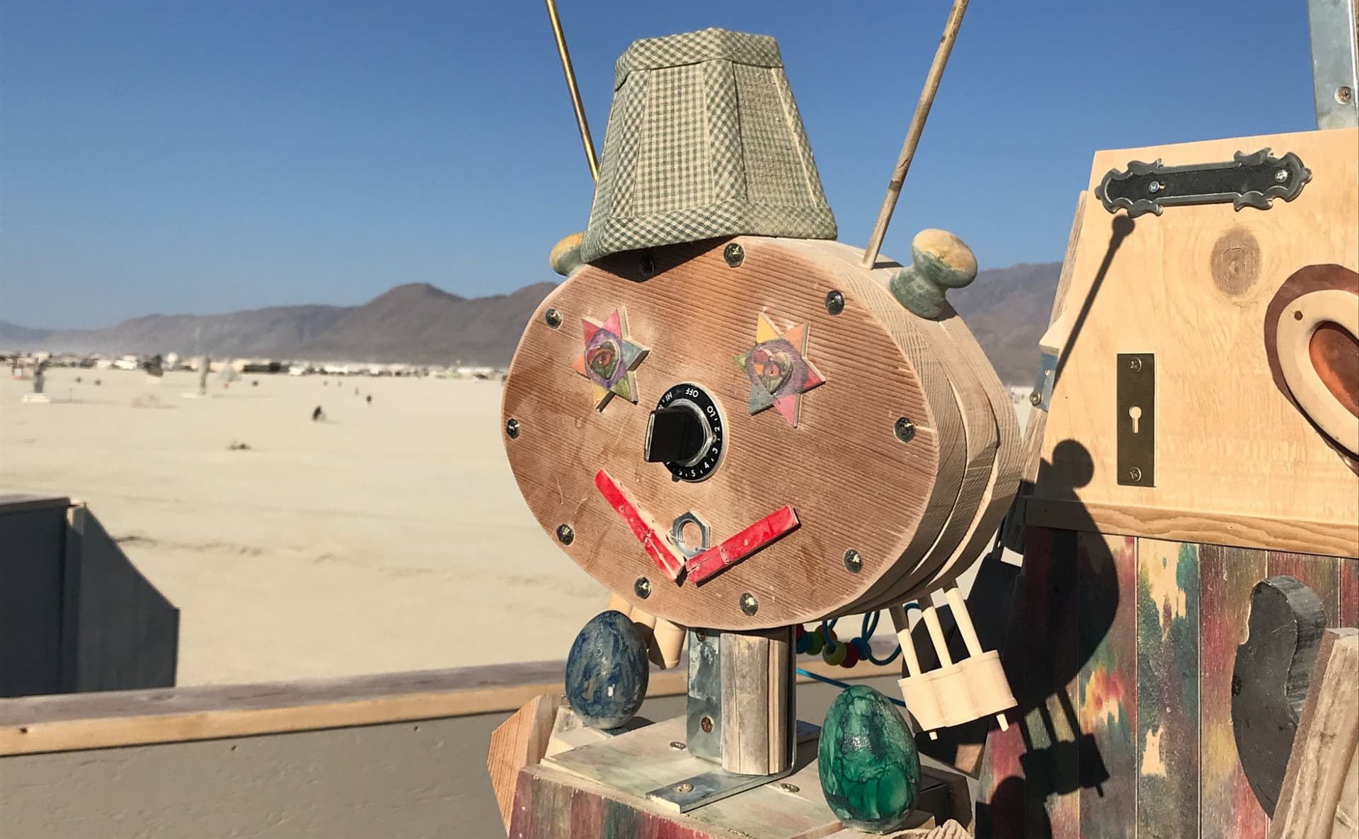 The robot sculptures · 16/17
