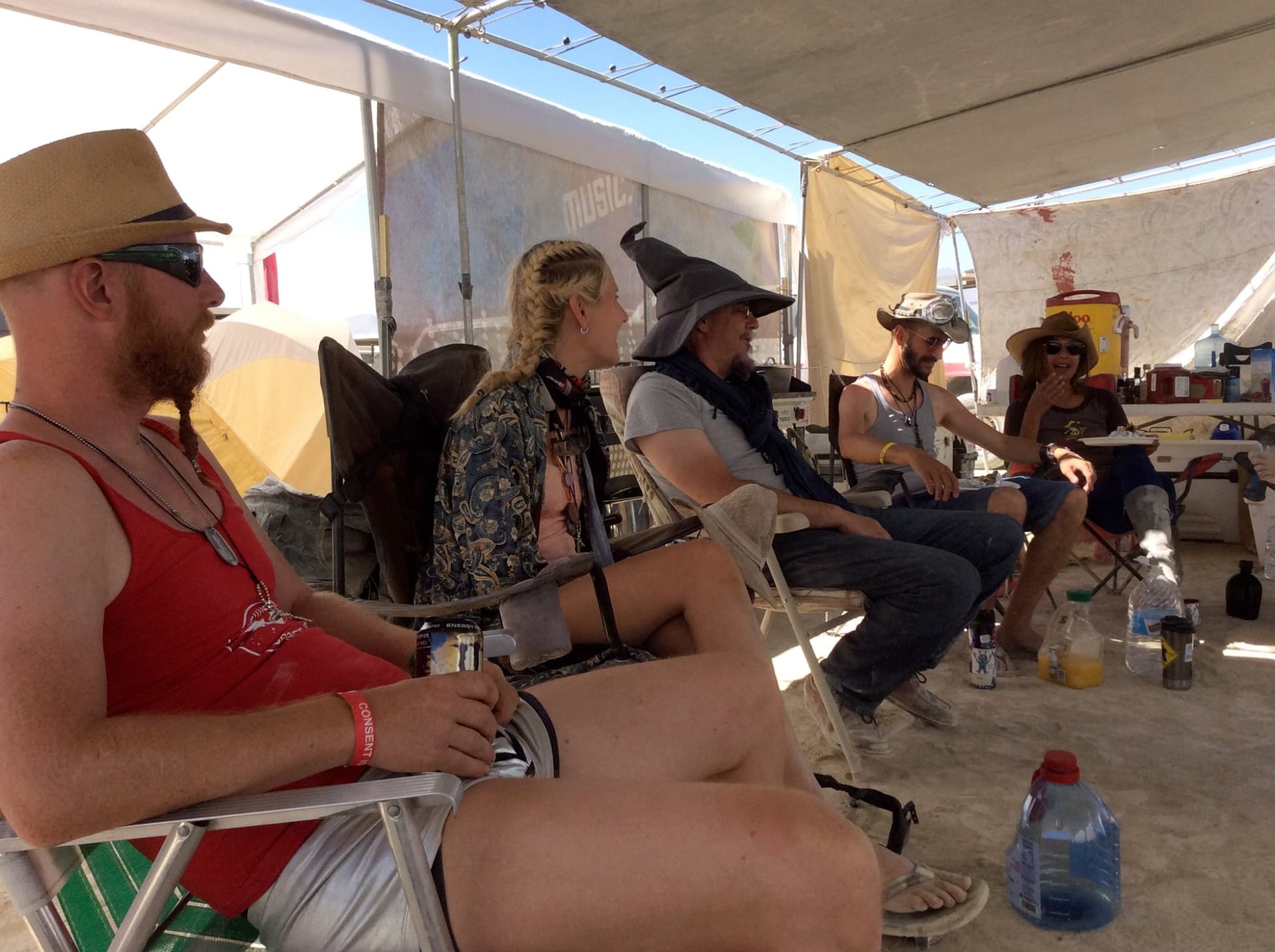 The camp shade party · 1/5