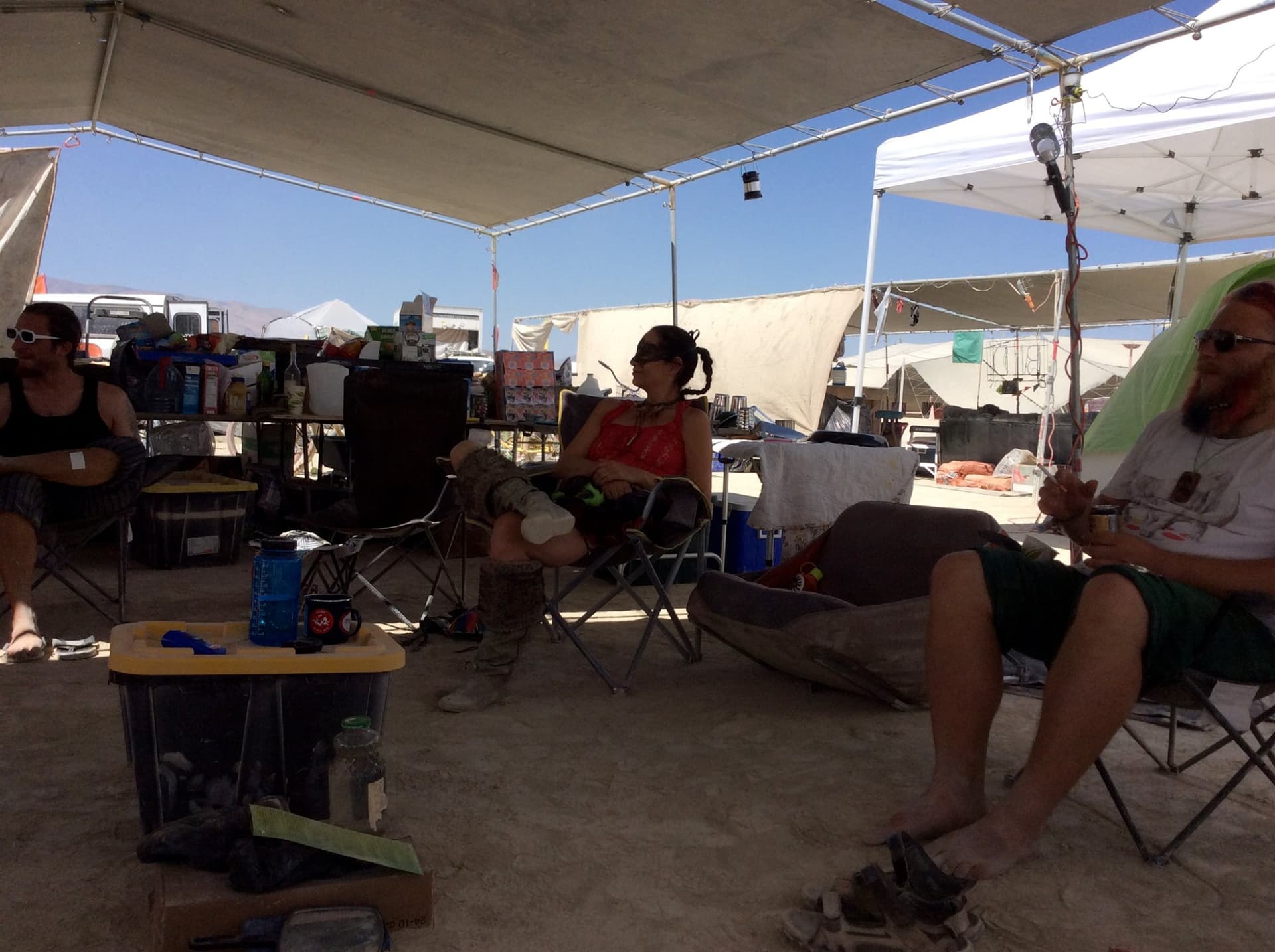 The camp shade party · 3/5
