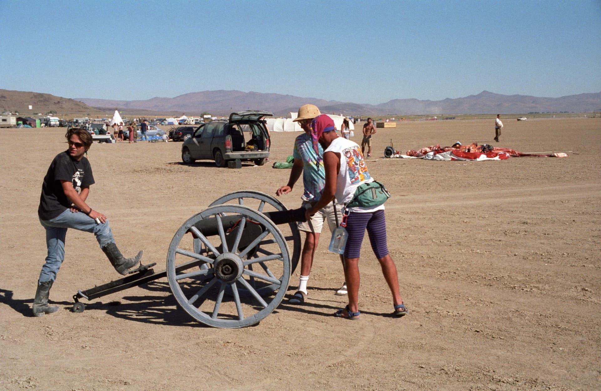 The playa cannon, crew at the wheel · 4/9