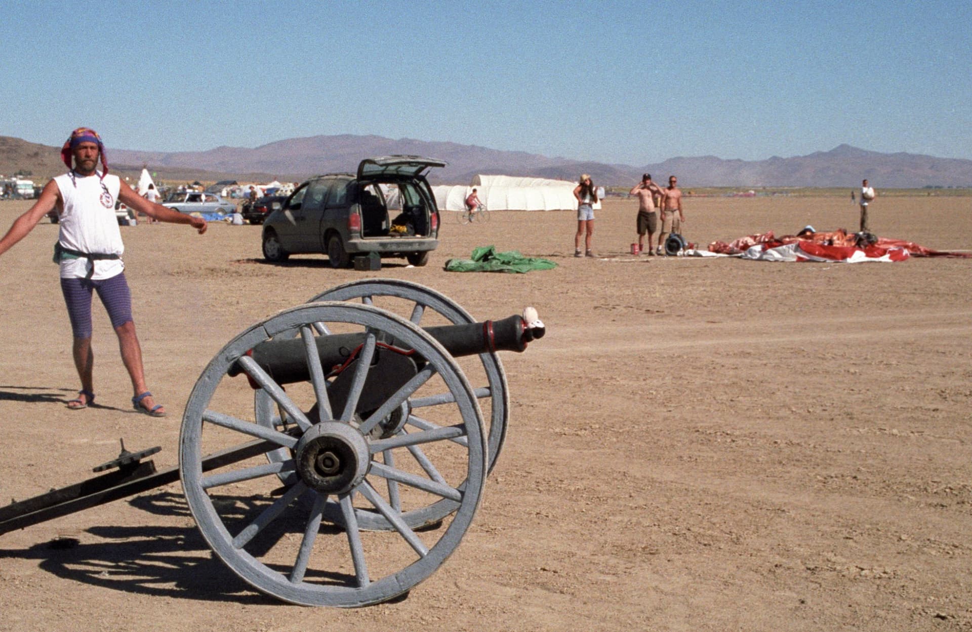 The playa cannon, crew at the wheel · 9/9