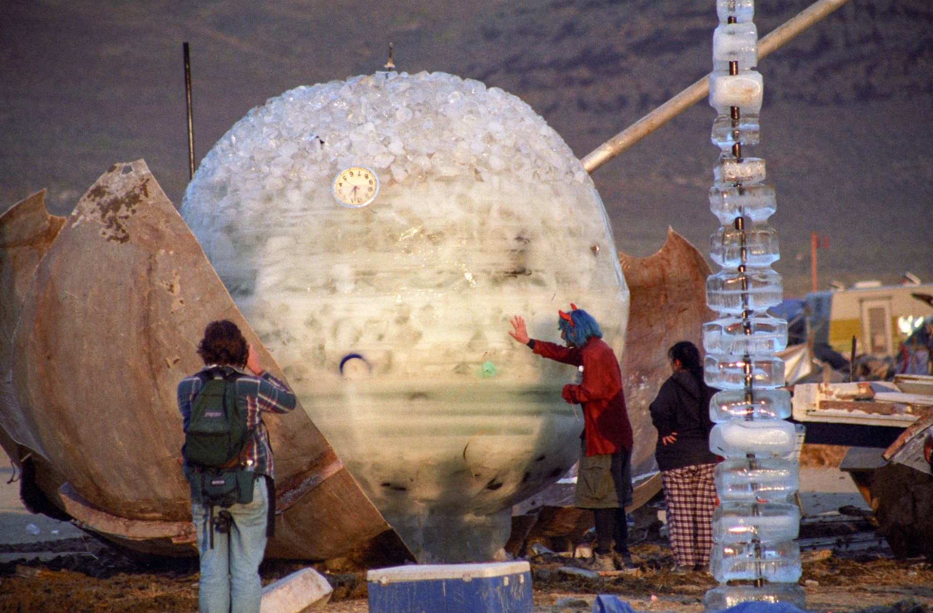 The iceball sundial · 8/10