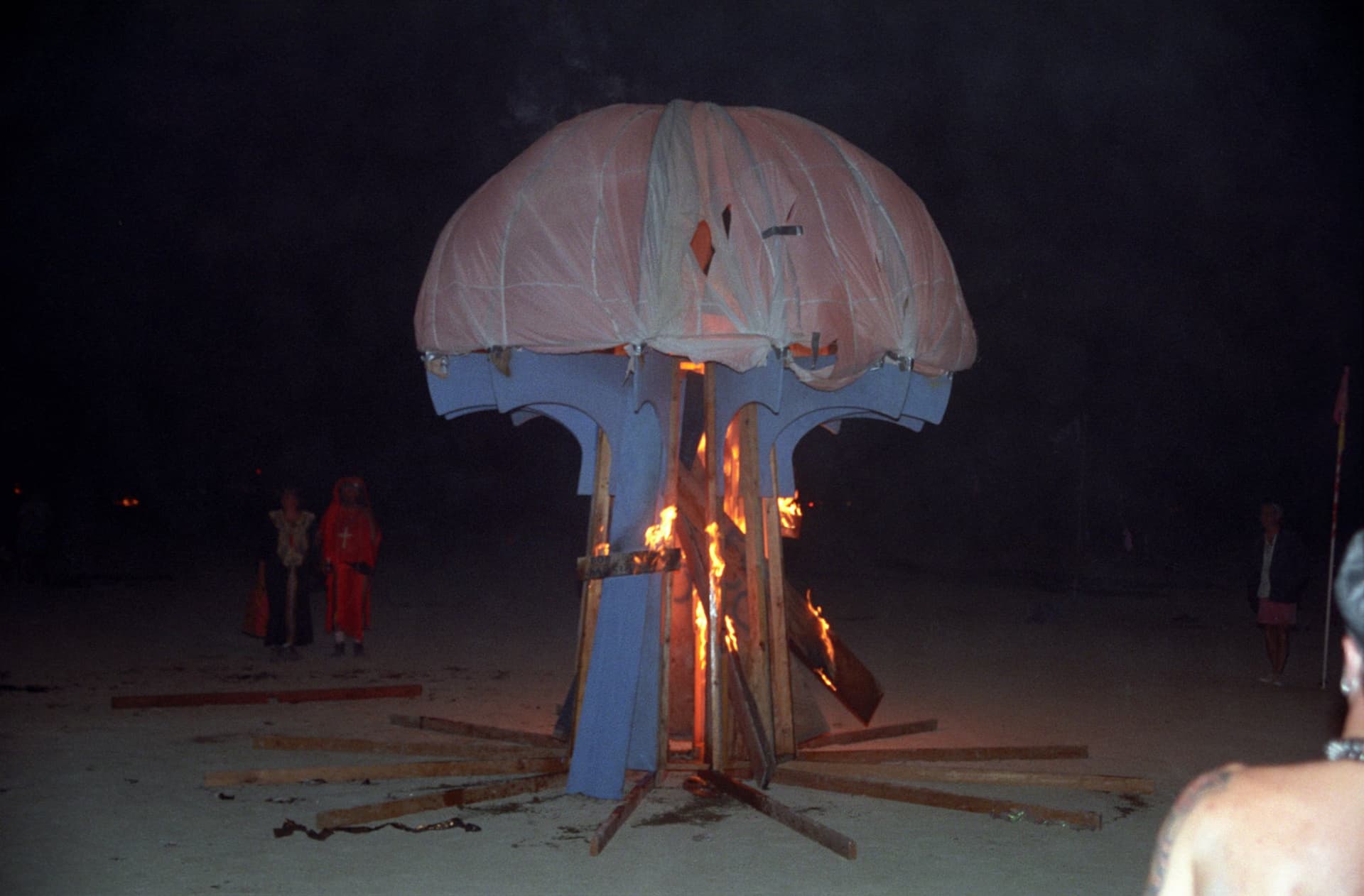 The parasol temple at night · 10/12