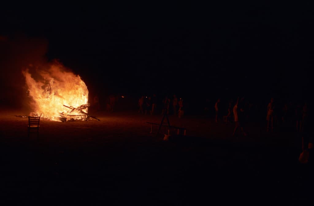 Burning the white shrine · 18/18