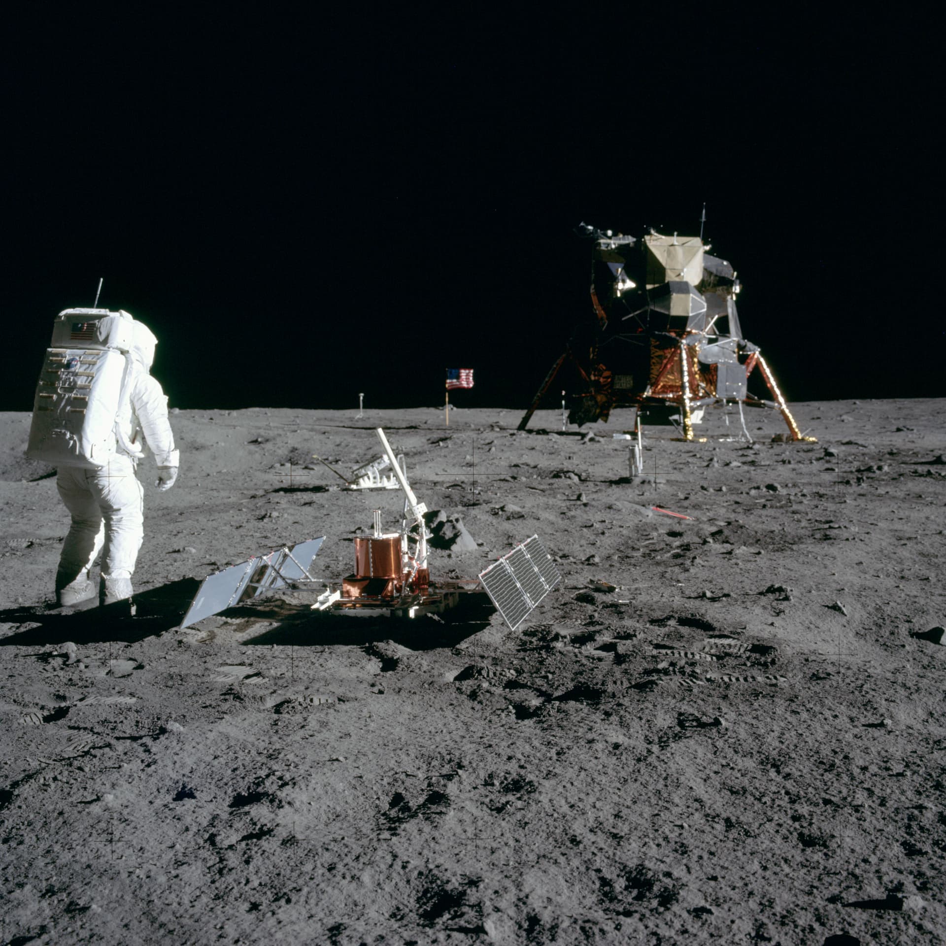 Apollo 11 photographs (1969) (1969) (2 of 4)