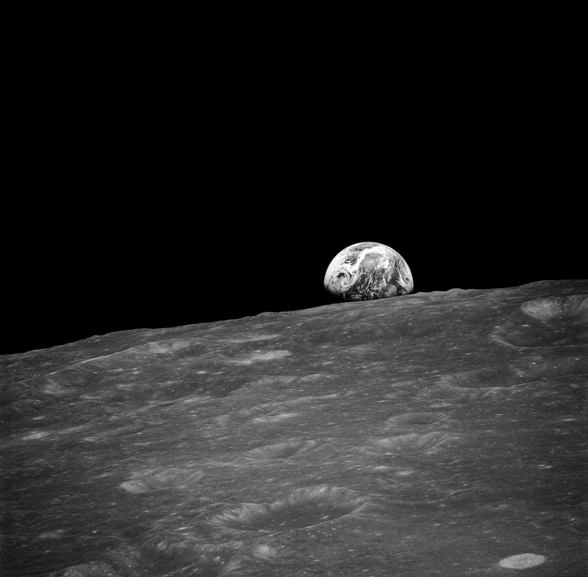 Earthrise (1968) (1968) (2 of 4)