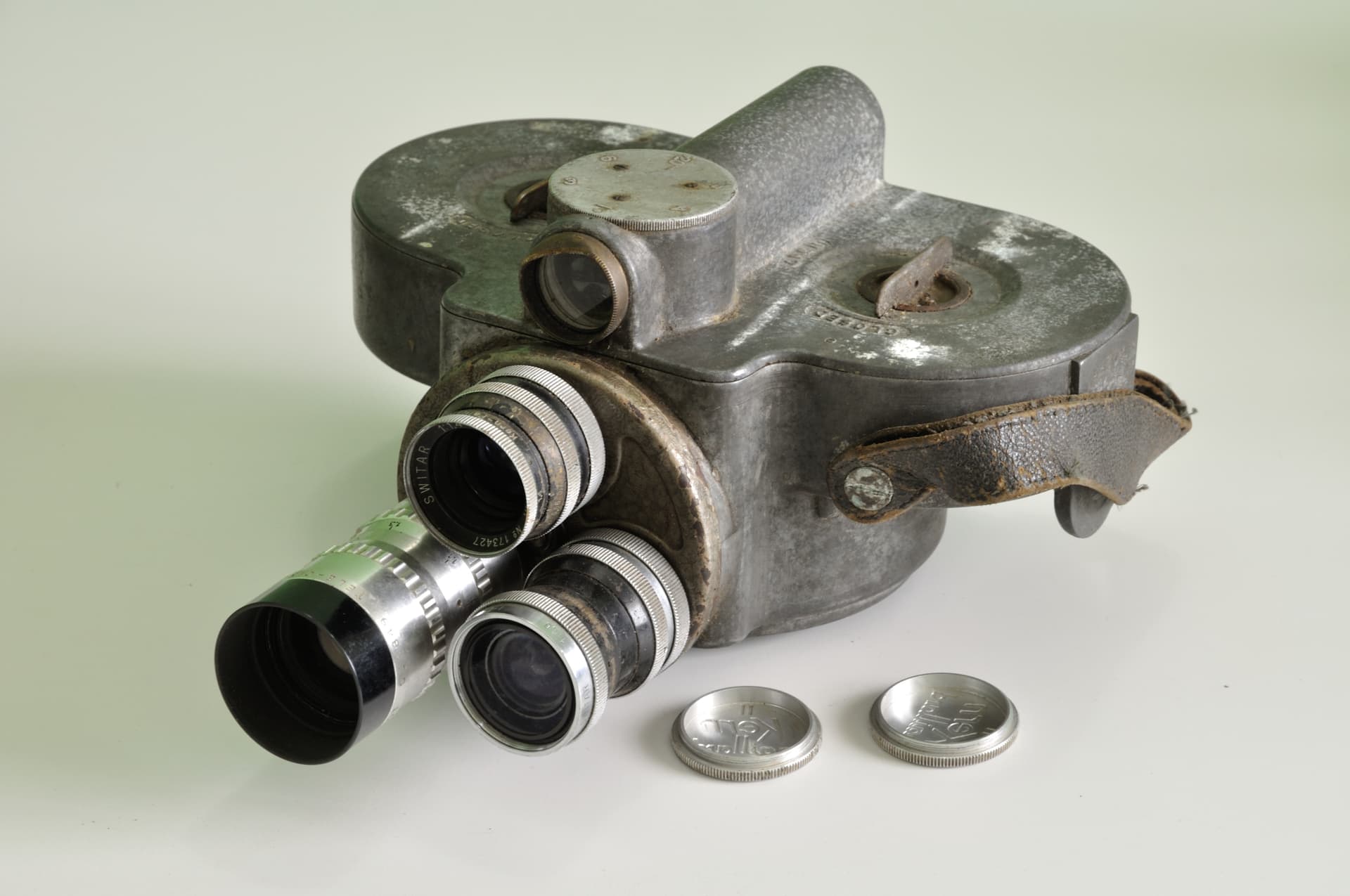 16mm movie camera (1930) (3 of 4)