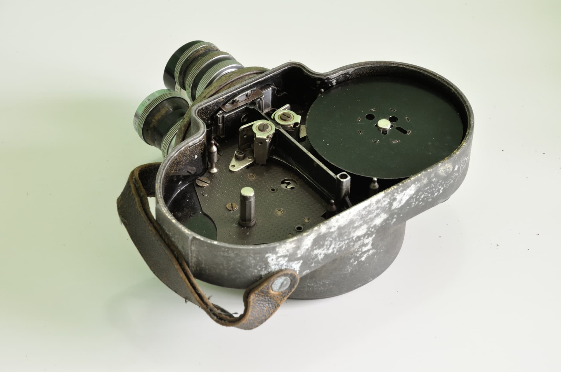 16mm movie camera (1930) (4 of 4)
