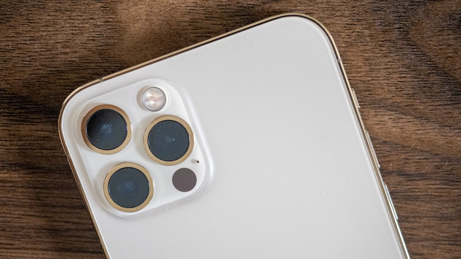 The iPhone camera (2012) (4 of 4)