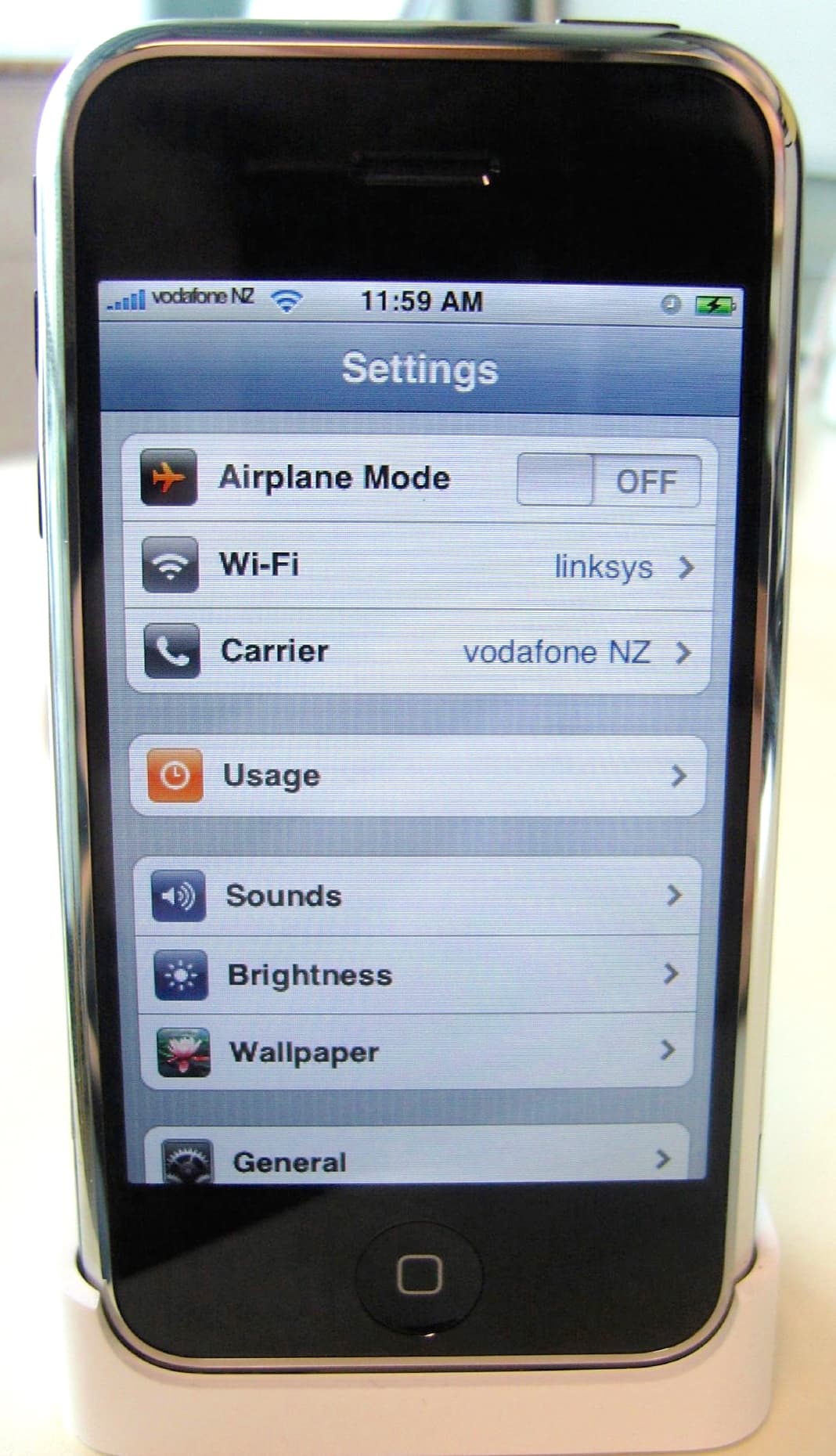 The original iPhone (2007) (3 of 3)