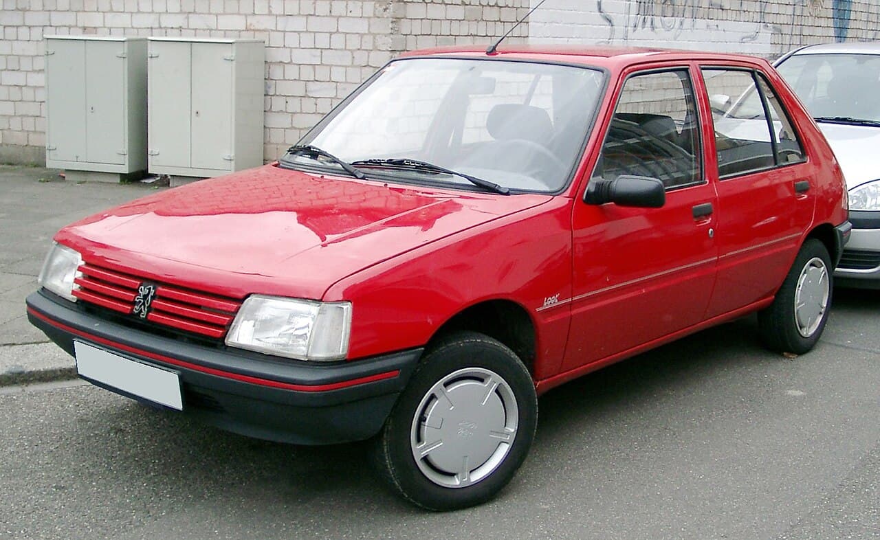 Peugeot 205 T16 - Mid-Engine Hot Hatch Racer