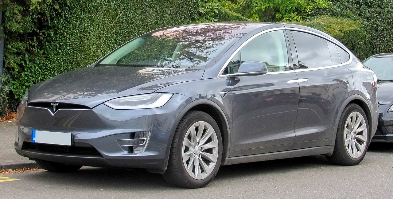 Tesla Model X - Falcon Wing Doors