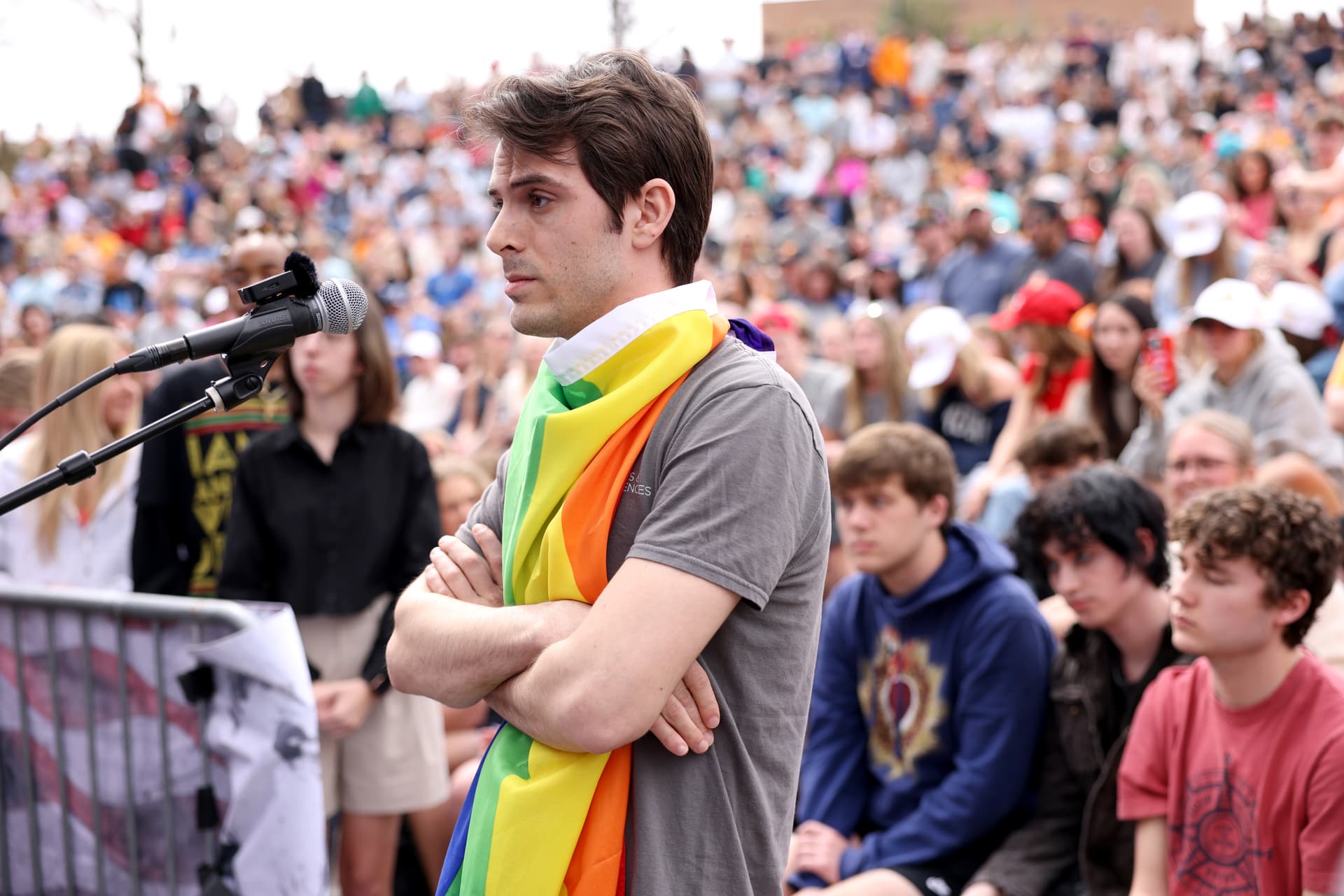 Counter-demonstrator at the Knoxville tour stop, 2025