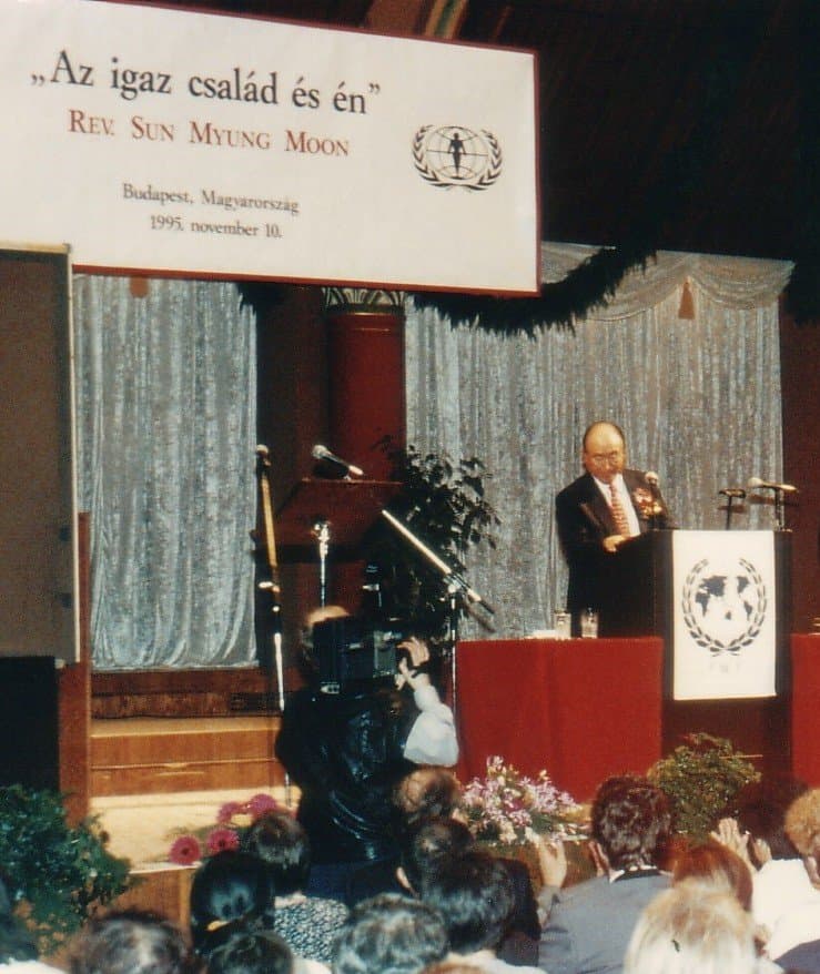 Sun Myung Moon speaks in Budapest