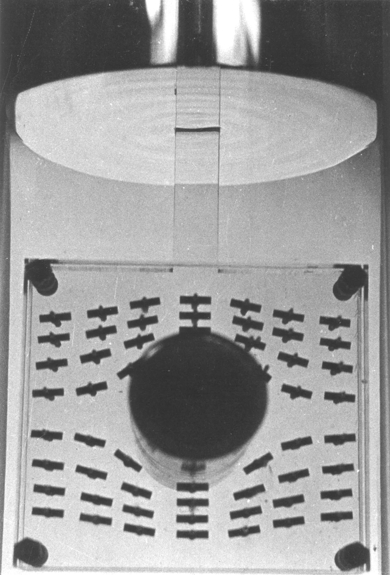 Magnetic flux expelled from a tin cylinder at 1.6 K