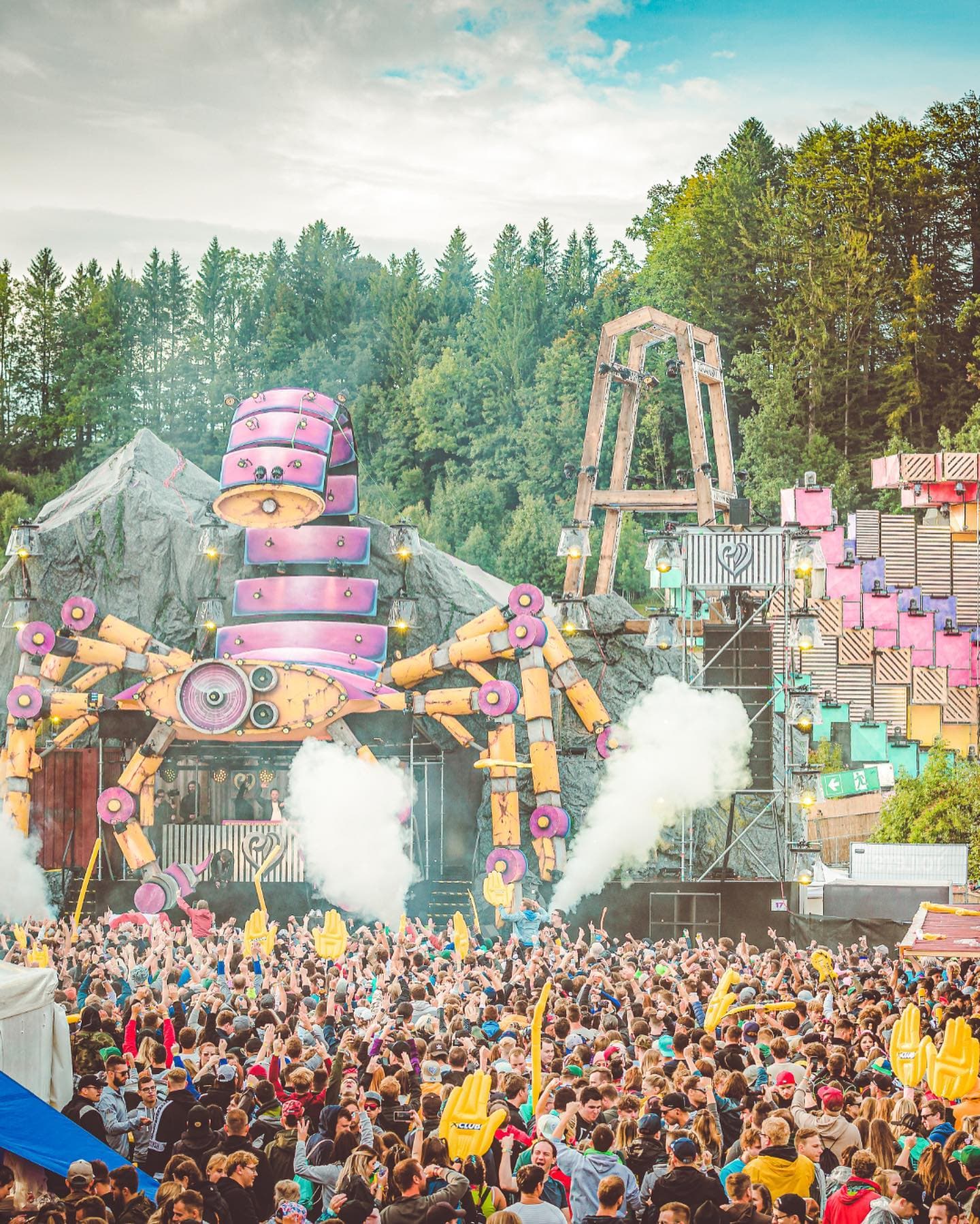 #TB United at our limited Harder Styles stage! @headhunterz (2/3)