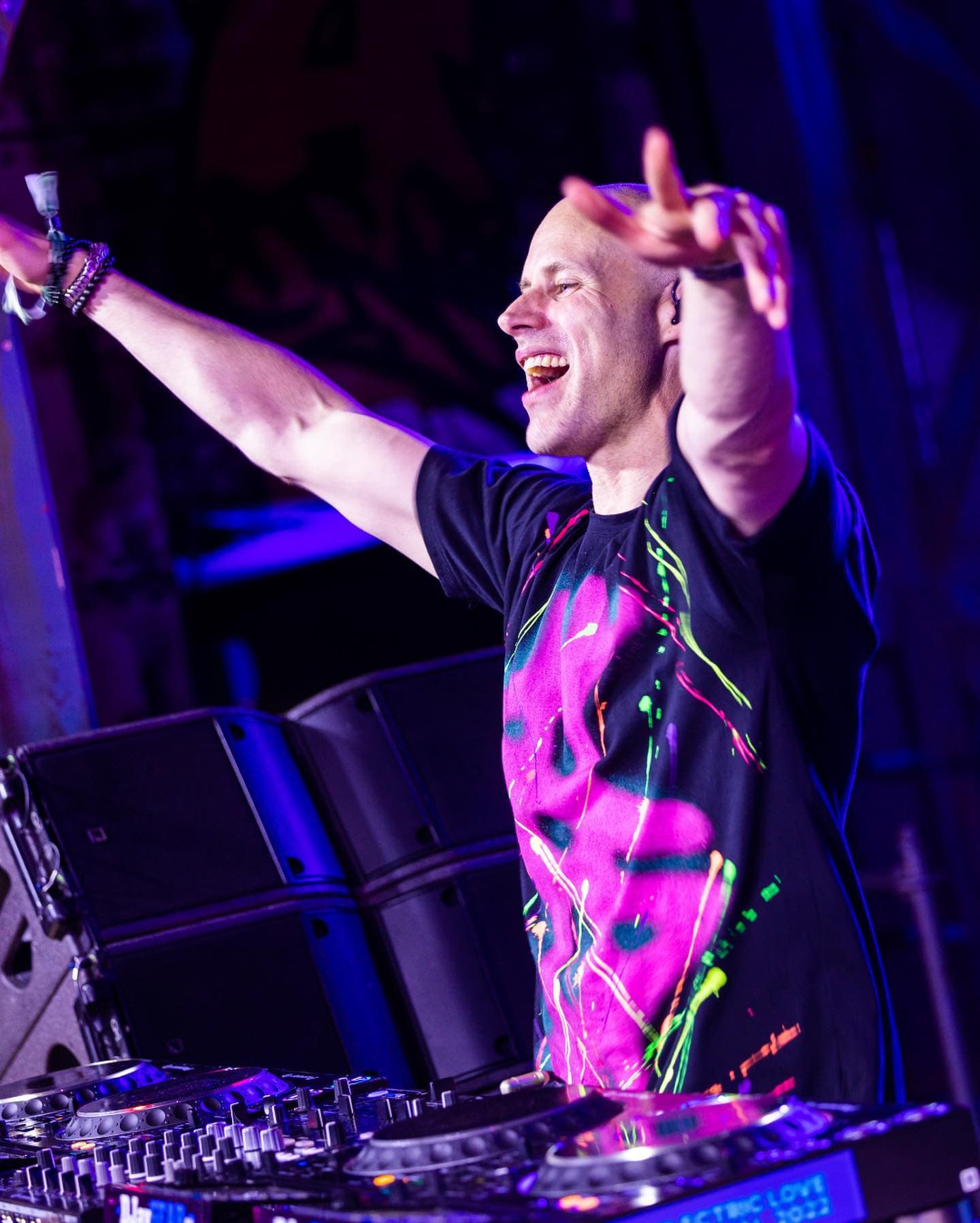 Ran-D premiering this year‘s @shutdownfestivalaut anthem during his legendary pe (2/2)