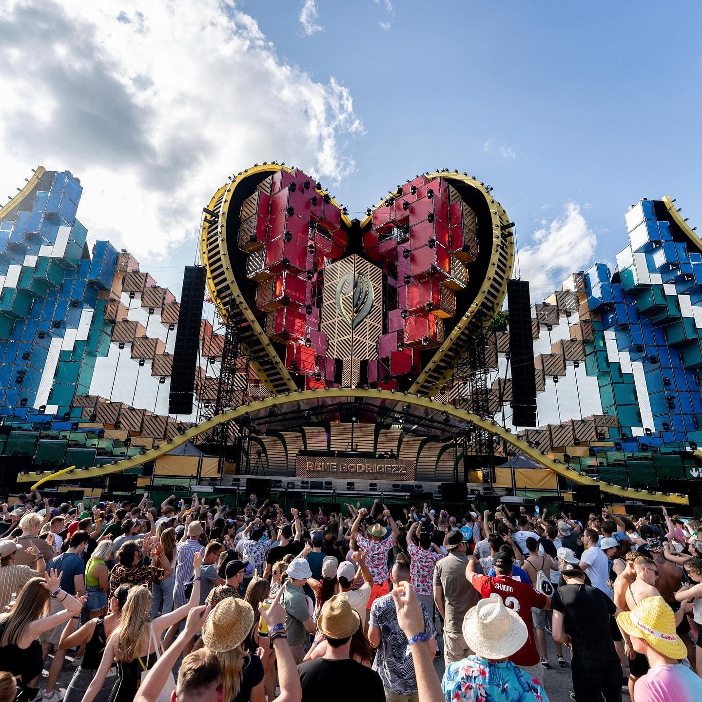 The Electric Love centerpiece - our mainstage ❤️🔥 #