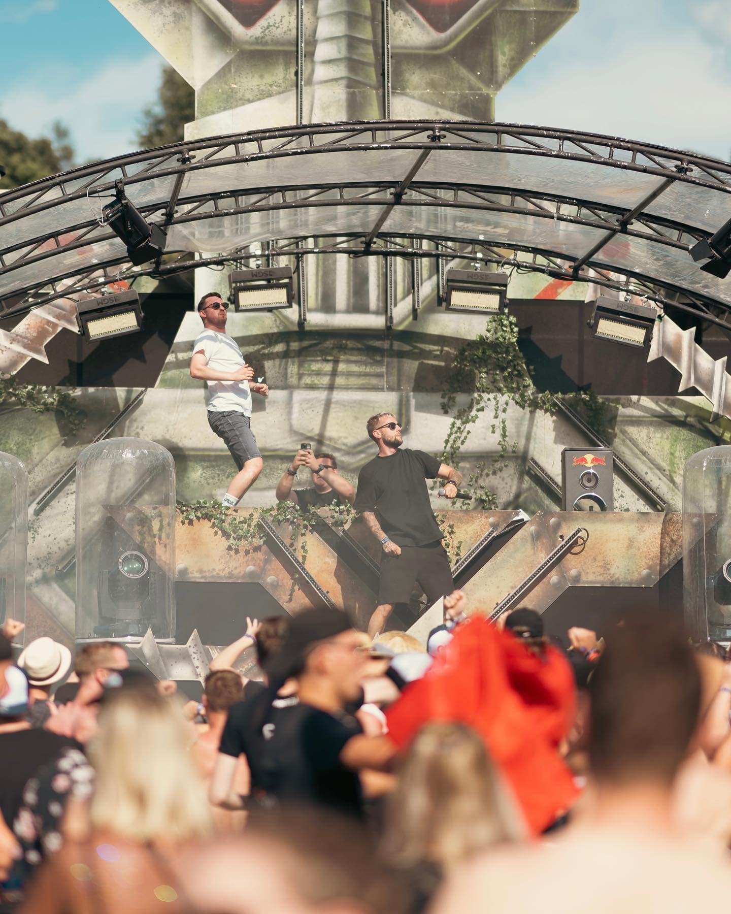 What an insane first day 🔥 Further camping guests arrived, stages were crowded (3/6)
