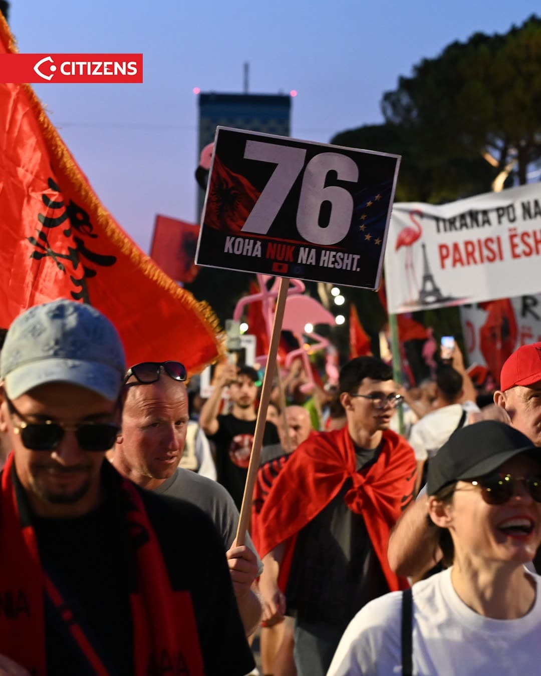 Në ditën e 76-të të protestës u bashkua edhe diaspora, duke sjellë një… (frame 2)