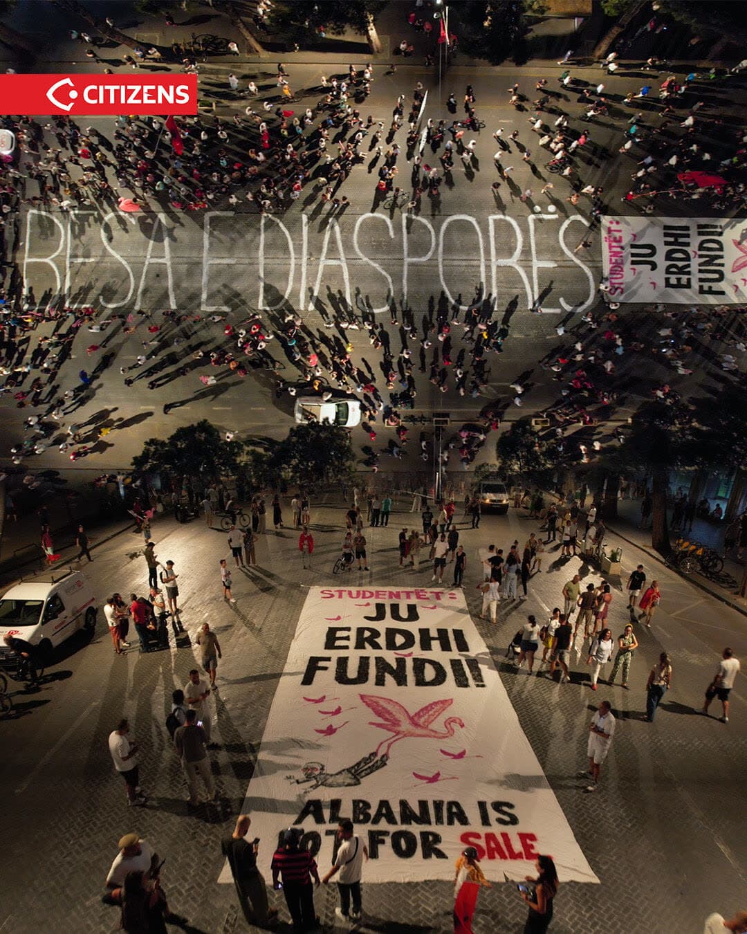 Në ditën e 77-të të protestës, diaspora iu bashkua protestuesve në bulevard,… (frame 1)