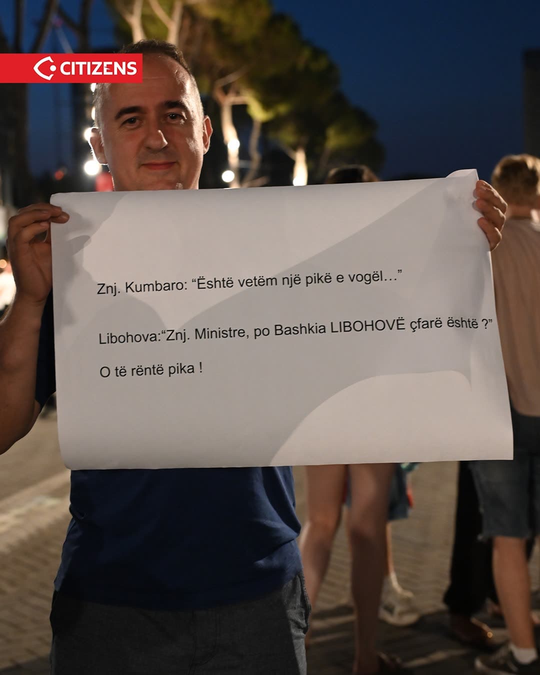 Për të 81-tën ditë radhazi, qytetarët u mblodhën para Kryeministrisë, duke… (frame 4)
