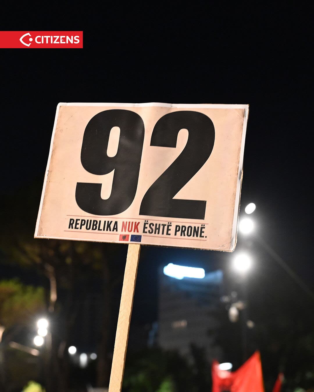 Kjo e dielë shënoi ditën e 92 të protestës, ndërsa mblodhi sërish në shesh… (frame 2)