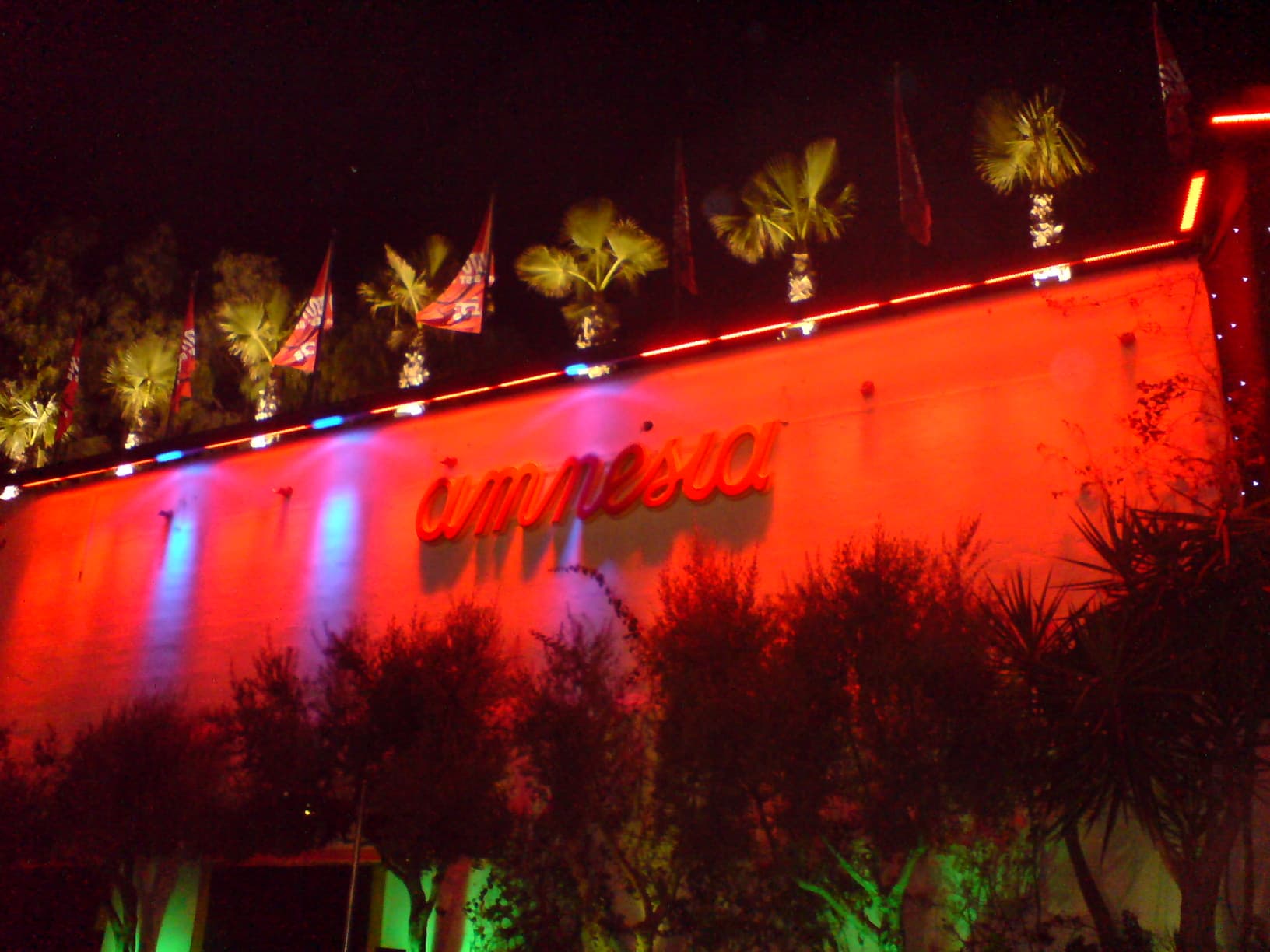 Amnesia from the outside