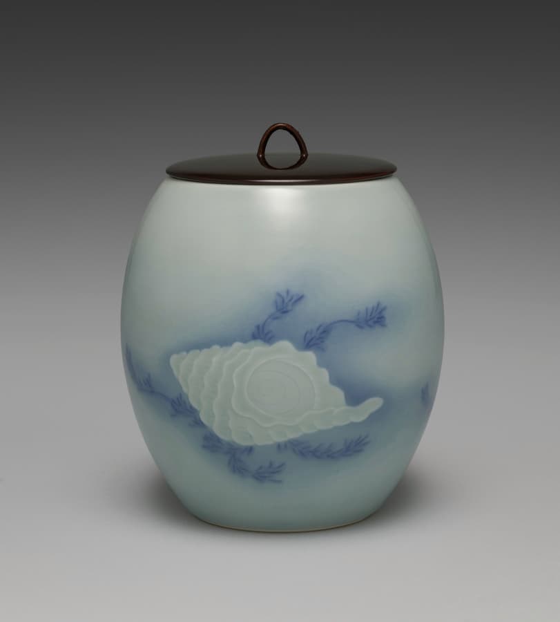 Water Container with Shell and Seaweed, a second example by Seifū Yohei IV