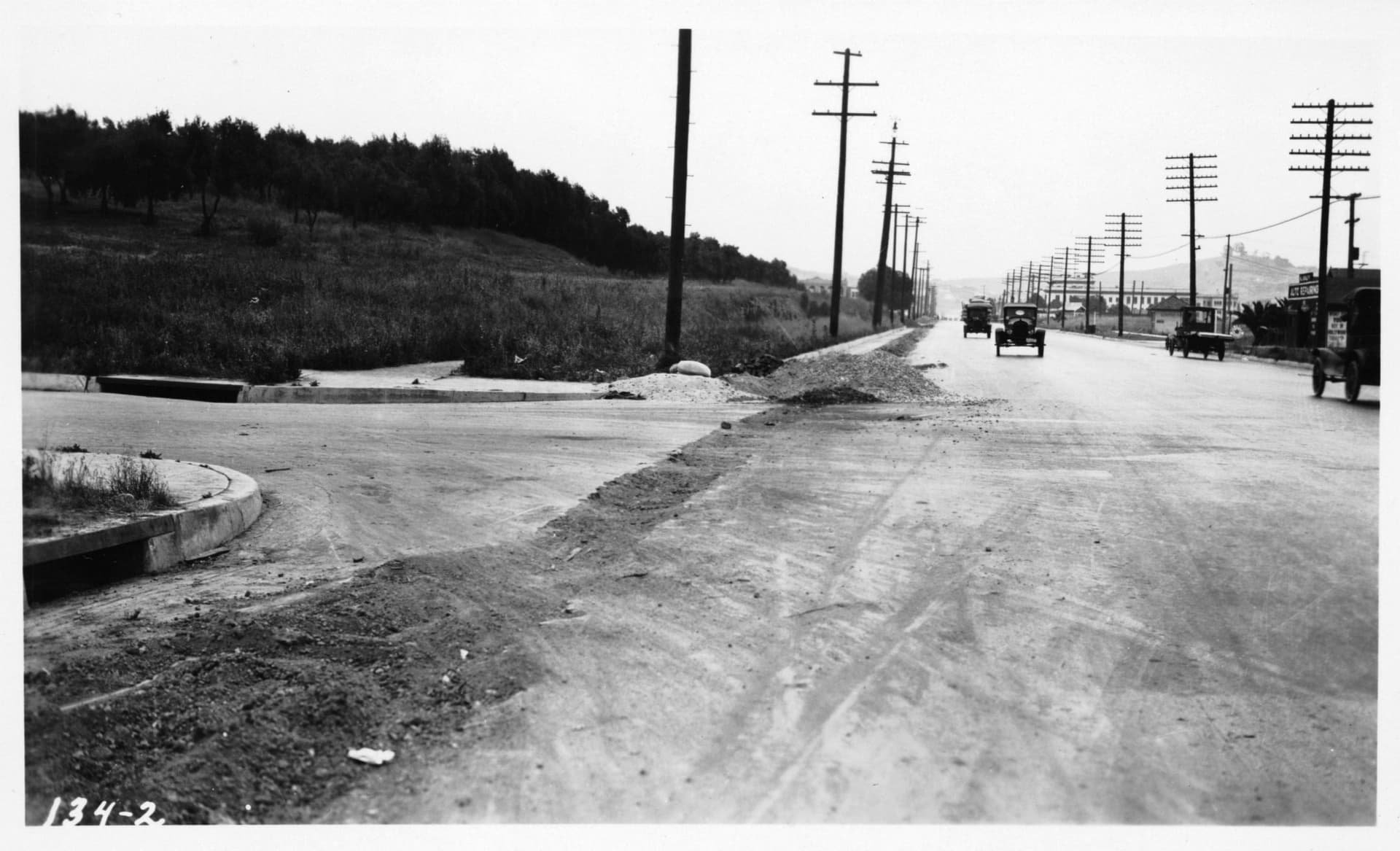 Excavation along Sunset Boulevard at Edgemont Street intersection showing very decided b…
