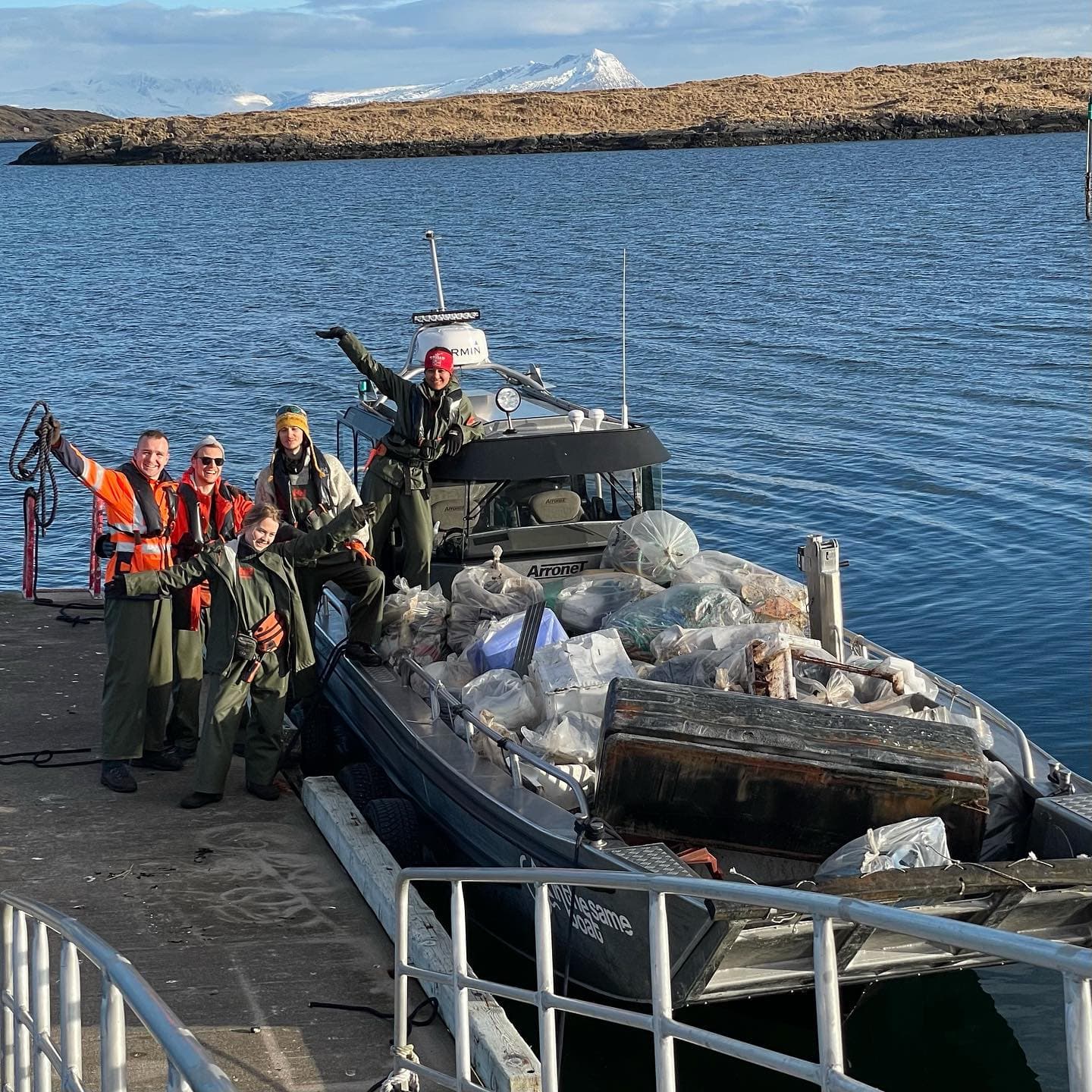 ITSB Team Nordland spent Earth Day cleaning at Helligvær.