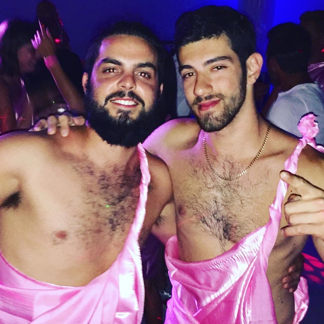 Who says you can't look manly in a PINK toga?!