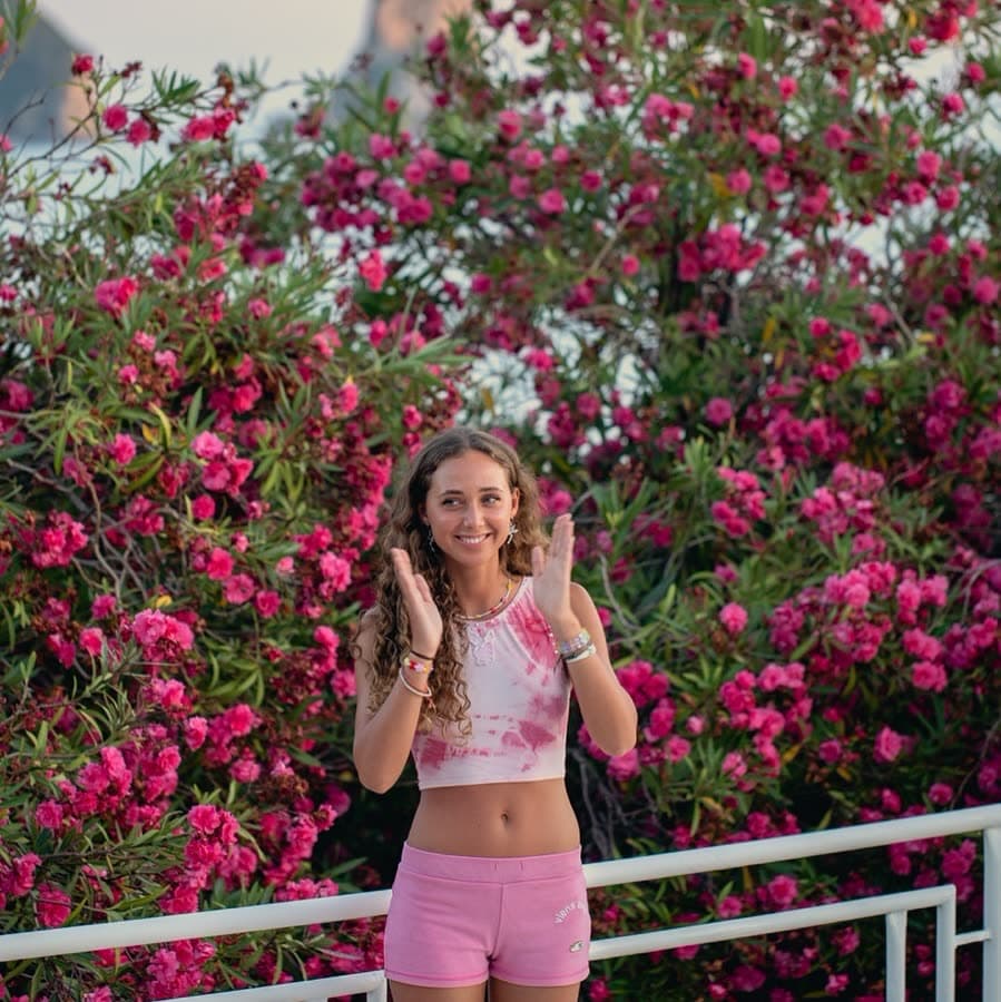 Pink blooms and summer tunes are calling you to !