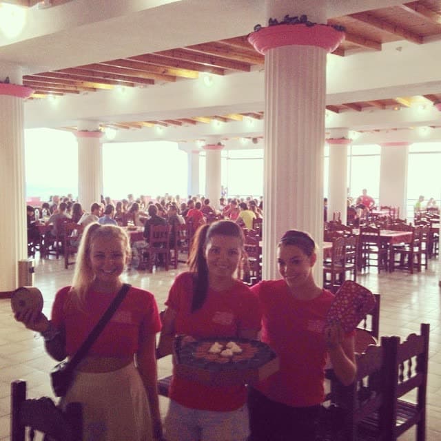 Did you know that if you buy a 1 € shot from our girls at dinner, you get the chance to…