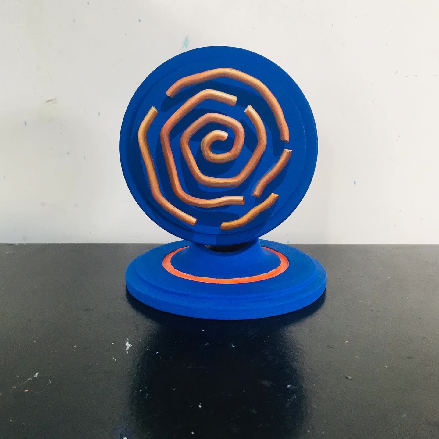 Un Rubén Teran en una yoyo de Corozo colombia PINTURA -acrílico sobre madera @corozoczo…
