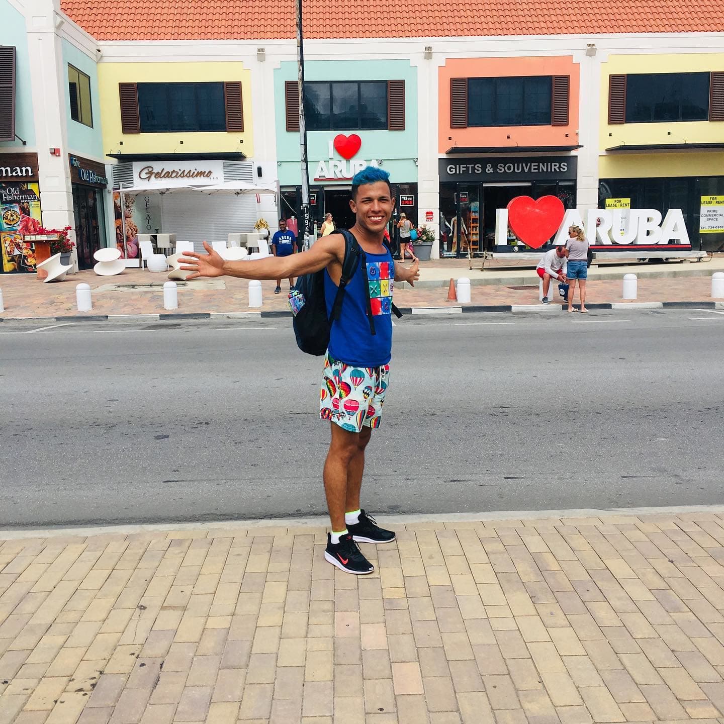 No persigas el amor,no persigas el dinero, no persigas la fama, persigue la excelencia,… (1 of 3)