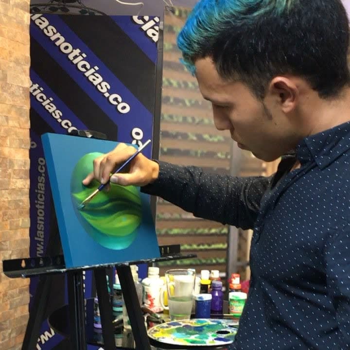 Hoy 20 minutos de pintura en la entrevista con @lilialvarezm @sunamilrl gracias por la… (2 of 2)